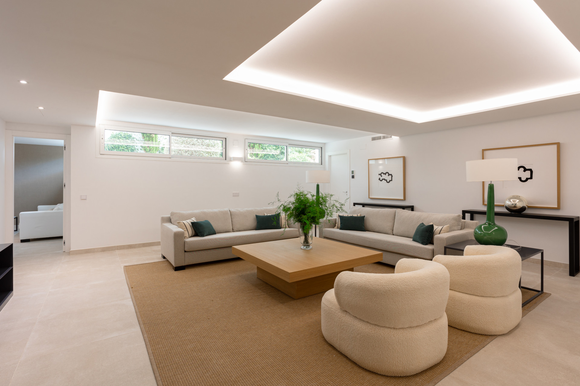 Image 32: Detached Villa For sale, Marbella, €1,950,000 [HFMn644365]