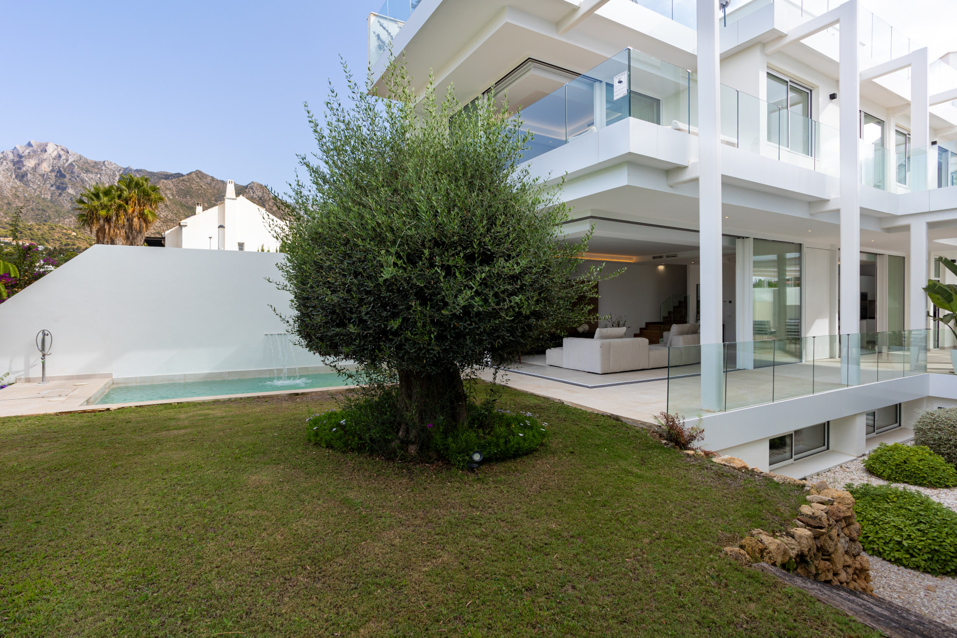 Image 2: Detached Villa For sale, Marbella, €1,950,000 [HFMn644365]