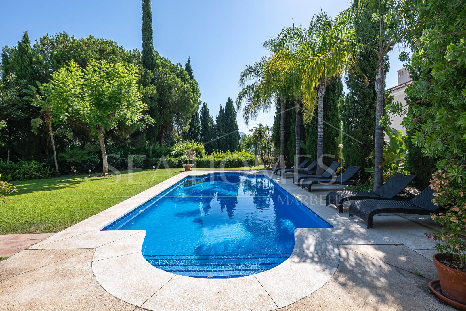 Villa Penati - Andalucian villa with 24h security