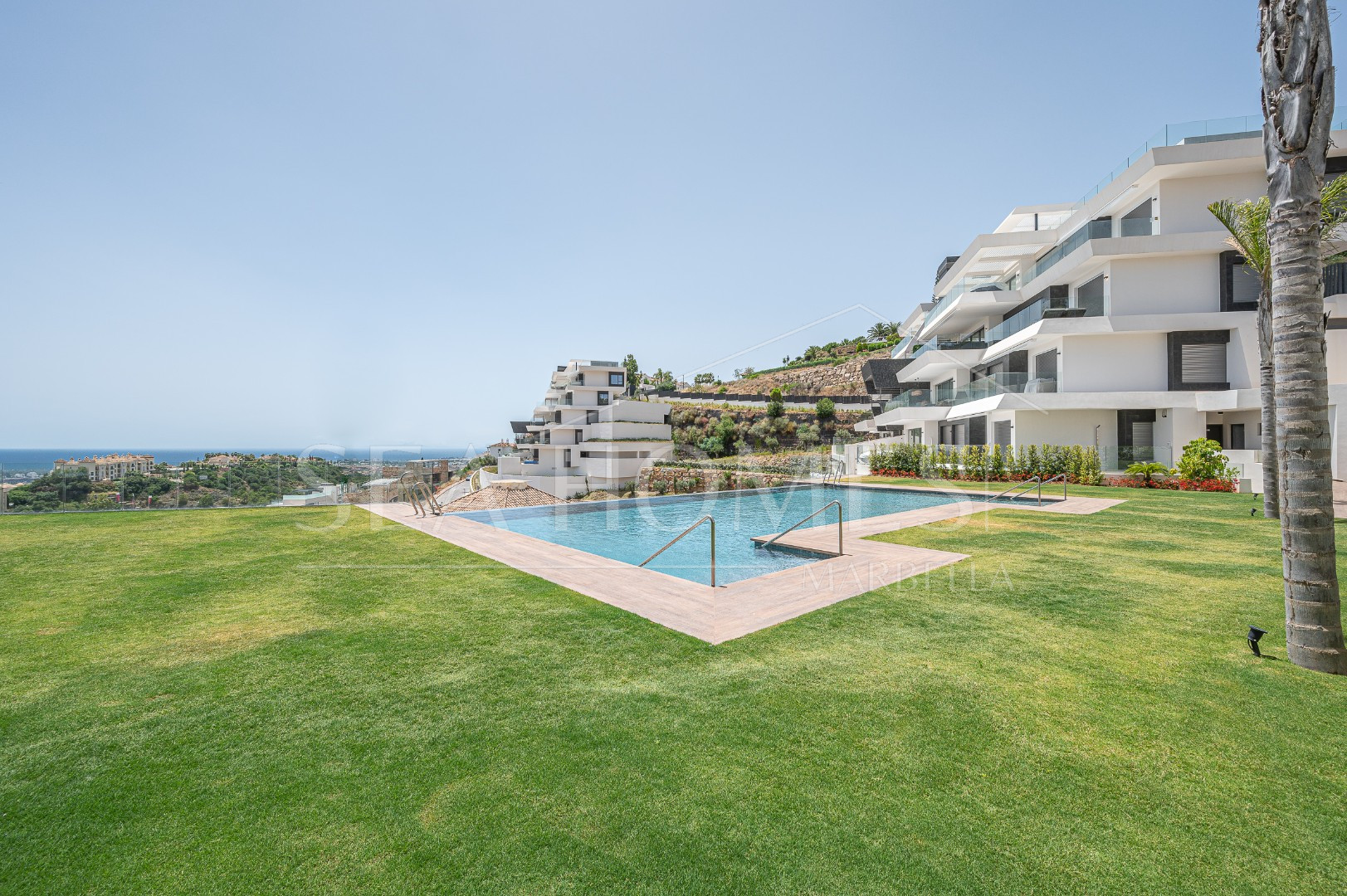 Stunning corner middle floor apartment with panoramic golf & sea views