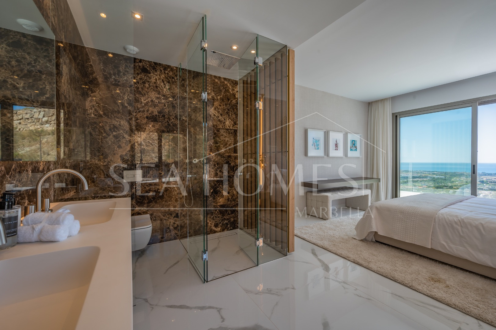 Stunning corner middle floor apartment with panoramic golf & sea views