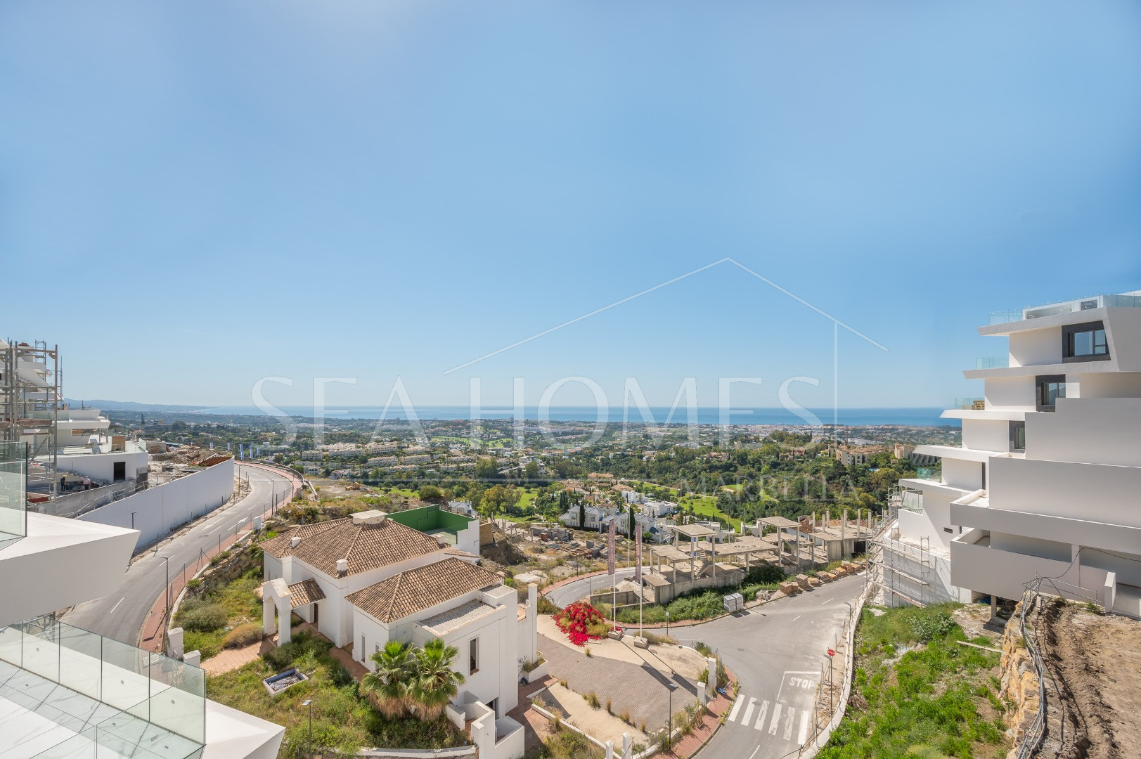 Stunning corner middle floor apartment with panoramic golf & sea views