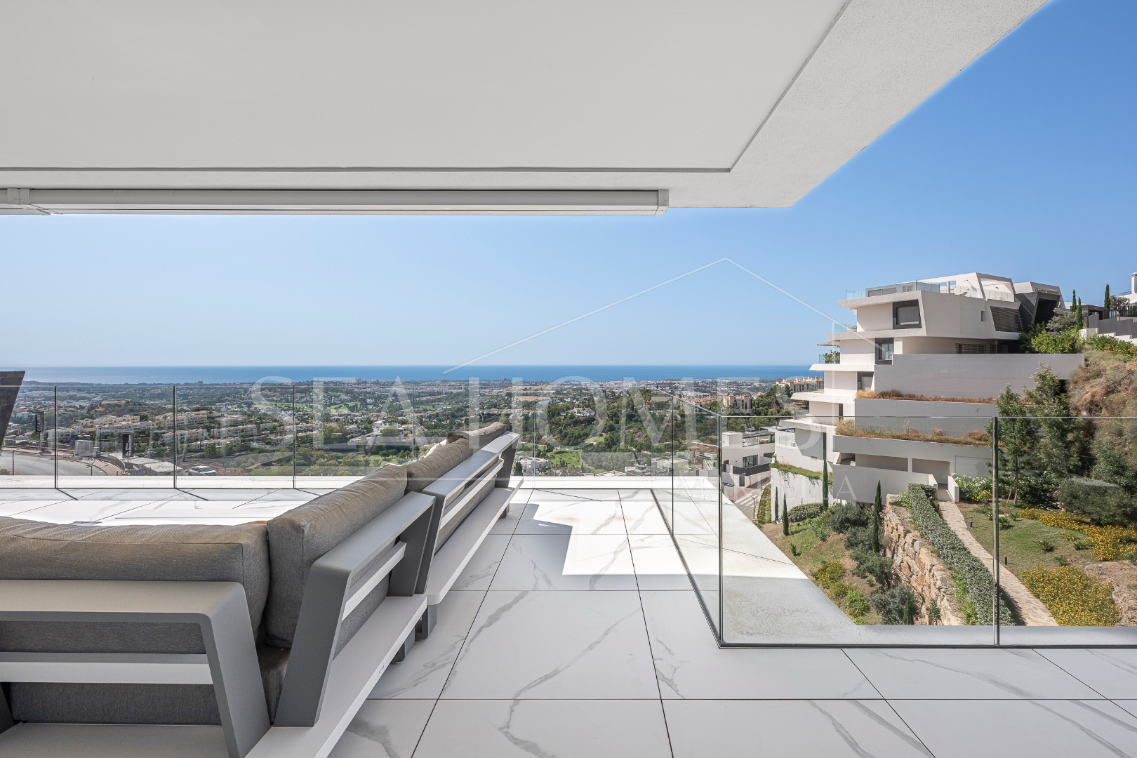 Stunning corner middle floor apartment with panoramic golf & sea views