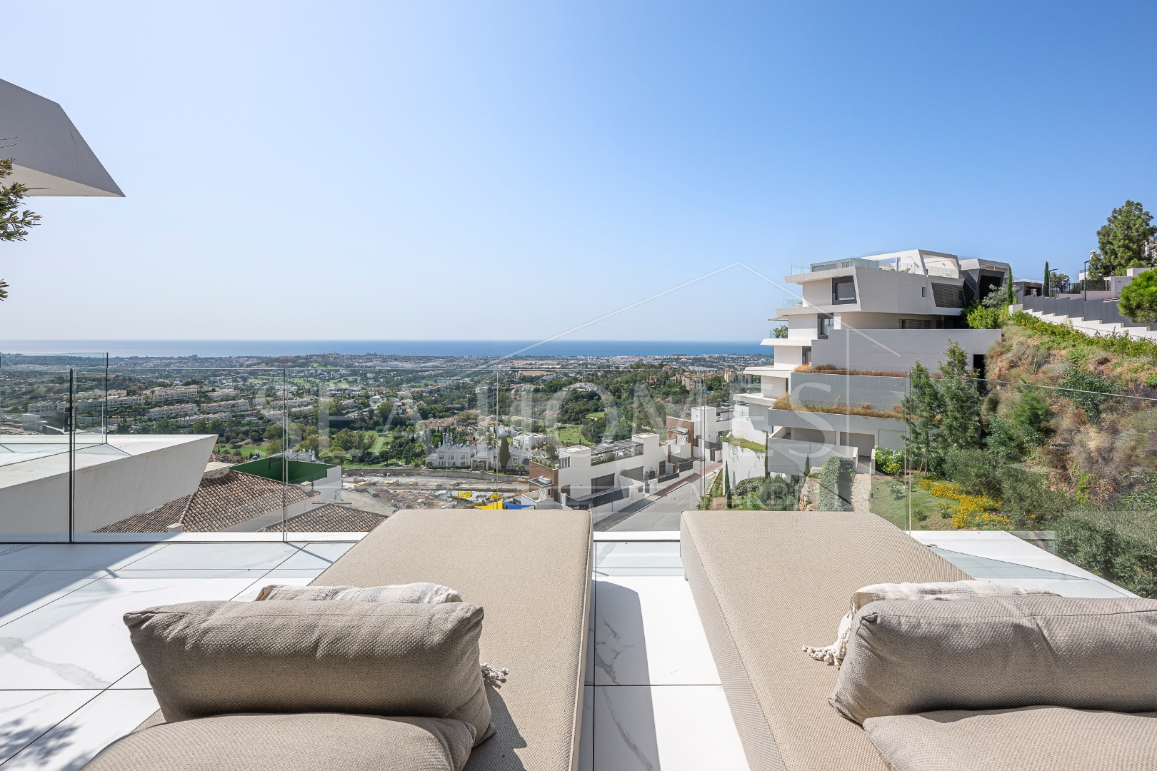 Stunning corner middle floor apartment with panoramic golf & sea views