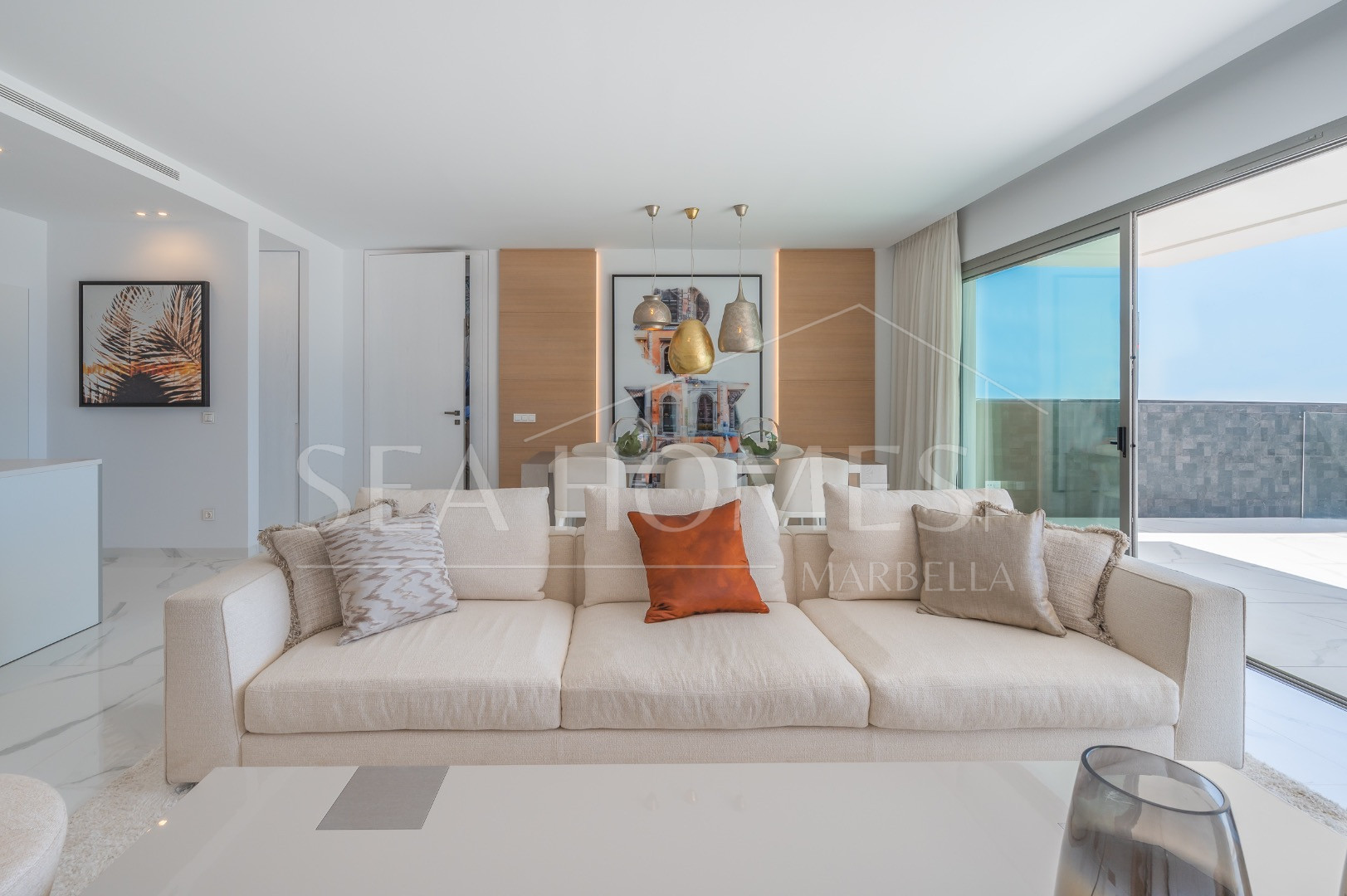 Stunning corner middle floor apartment with panoramic golf & sea views