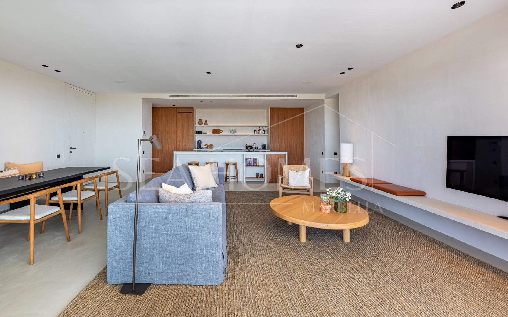 Stunning corner middle floor apartment with panoramic golf & sea views
