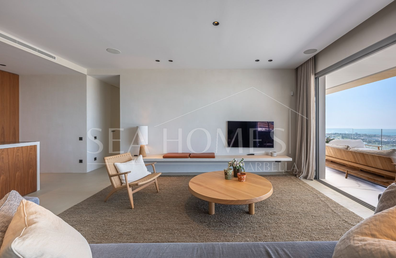 Stunning corner middle floor apartment with panoramic golf & sea views