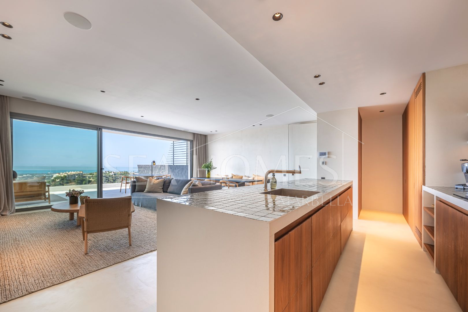 Stunning corner middle floor apartment with panoramic golf & sea views