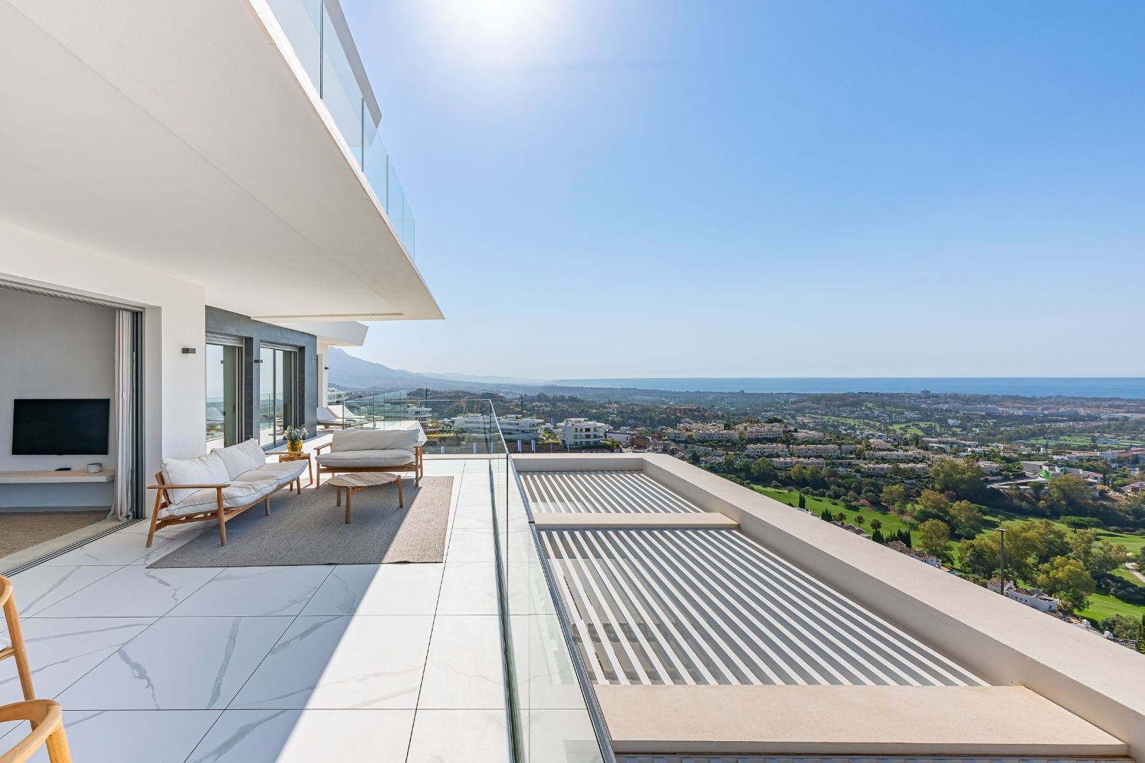 IMPRESIONANTE APARTAMENTO EN PLANTA MEDIA EN ESQUINA CON VISTAS PANORÁMICAS