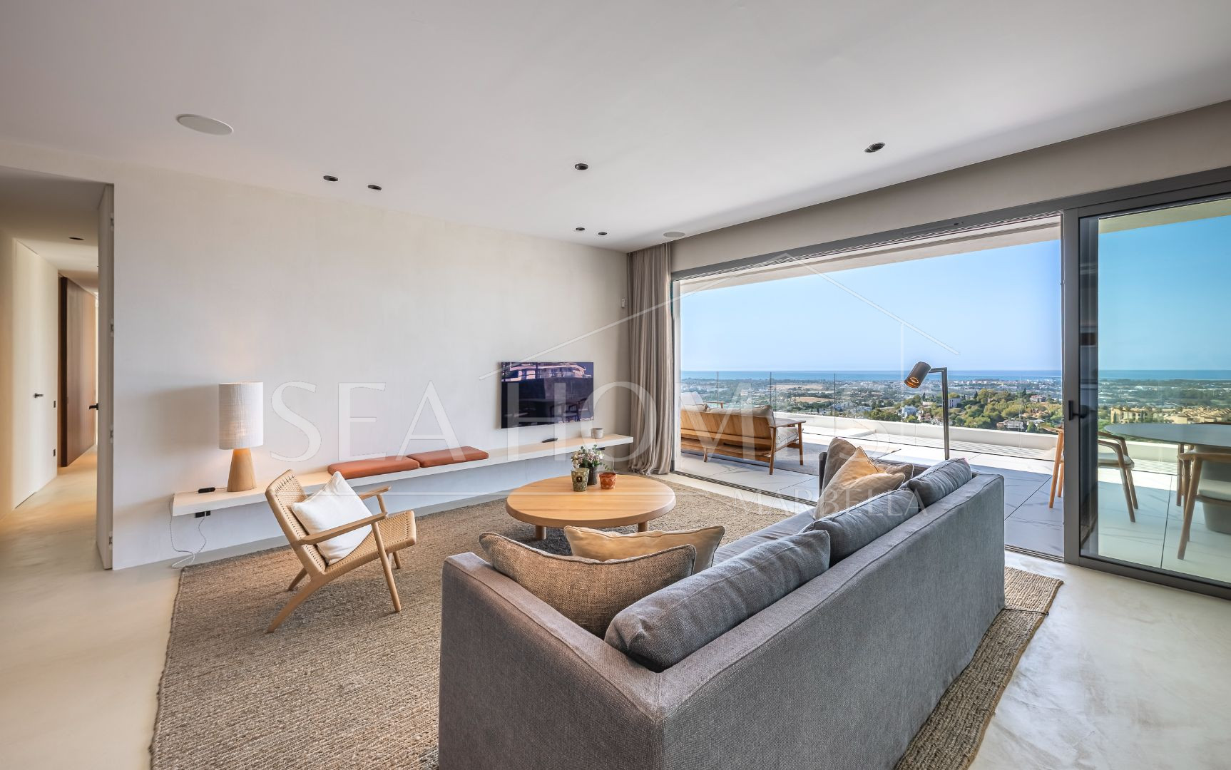 Stunning corner middle floor apartment with panoramic golf & sea views