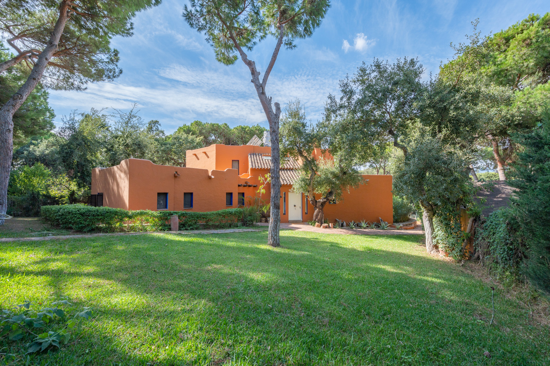 ARFV2325 - Villa for sale in Elviria in Marbella