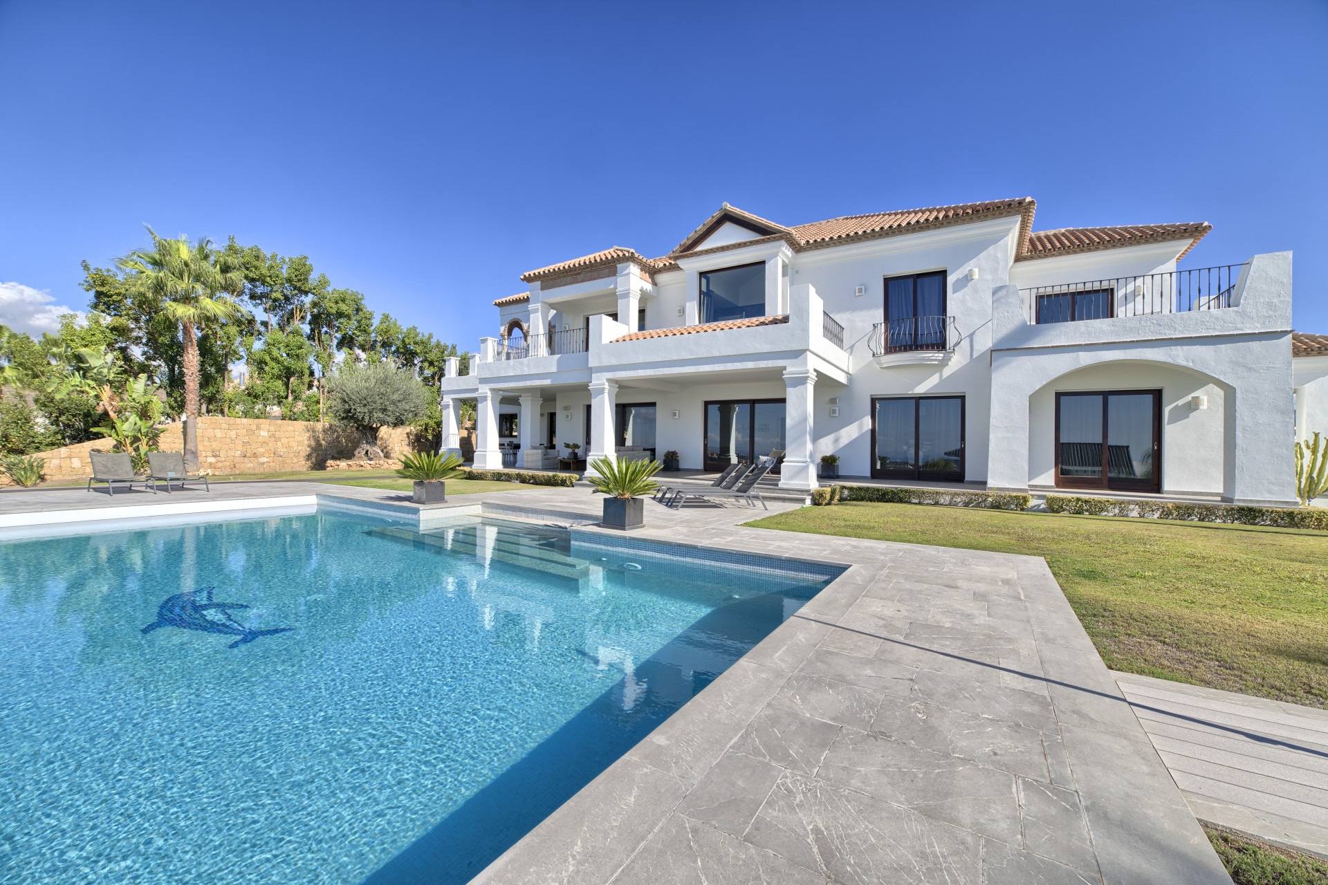 ARFV1160-365 - Fantastic modern villa for sale in Los Flamingos Golf in Benah...