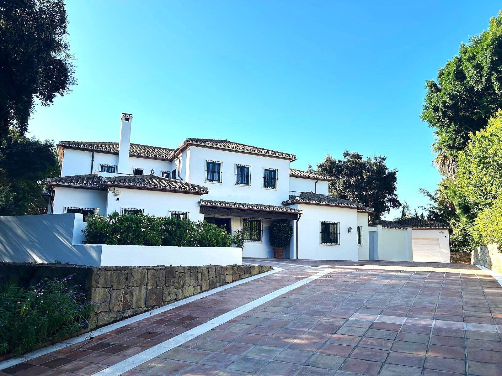 6 Bedroom Villa for sale Sotogrande Alto | Henger Real Estate