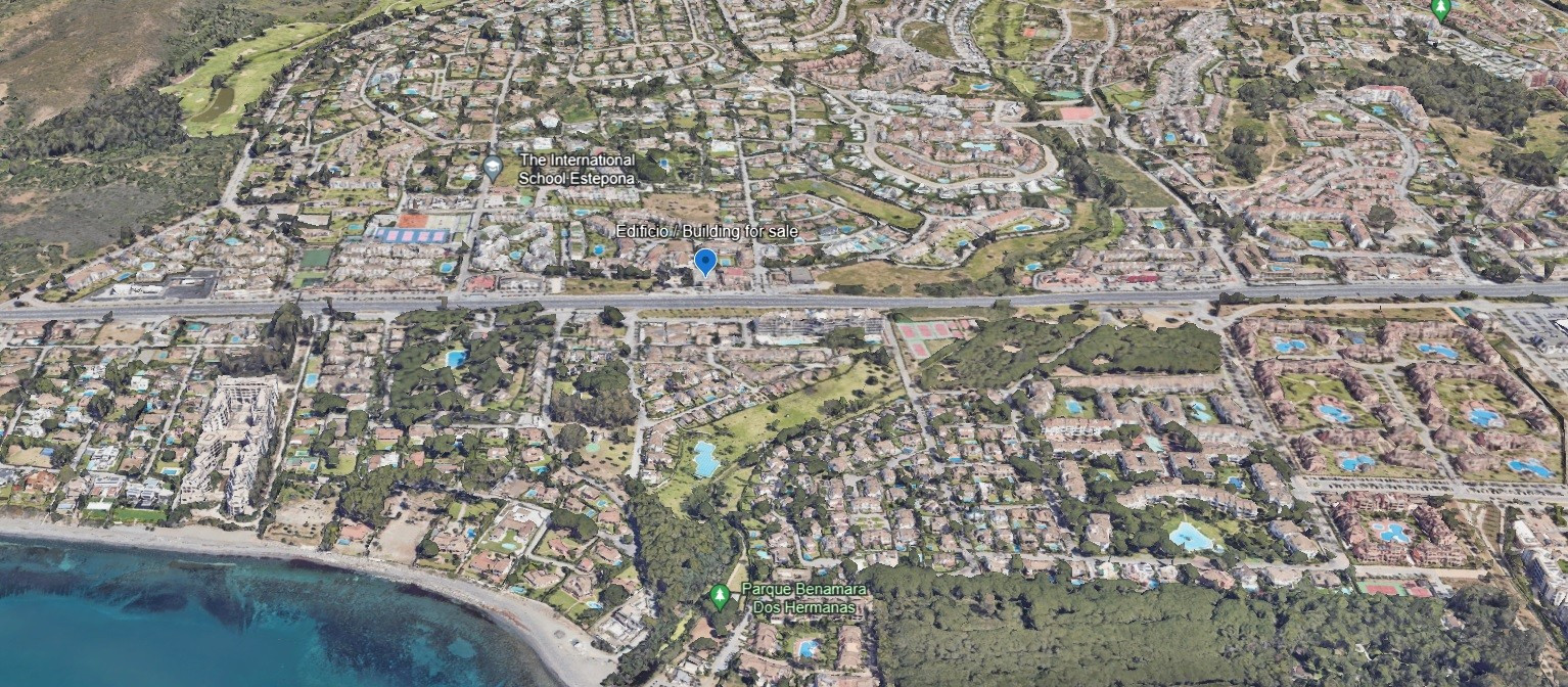 Edificio comercial en venta en Estepona con rentabilidad garantizada