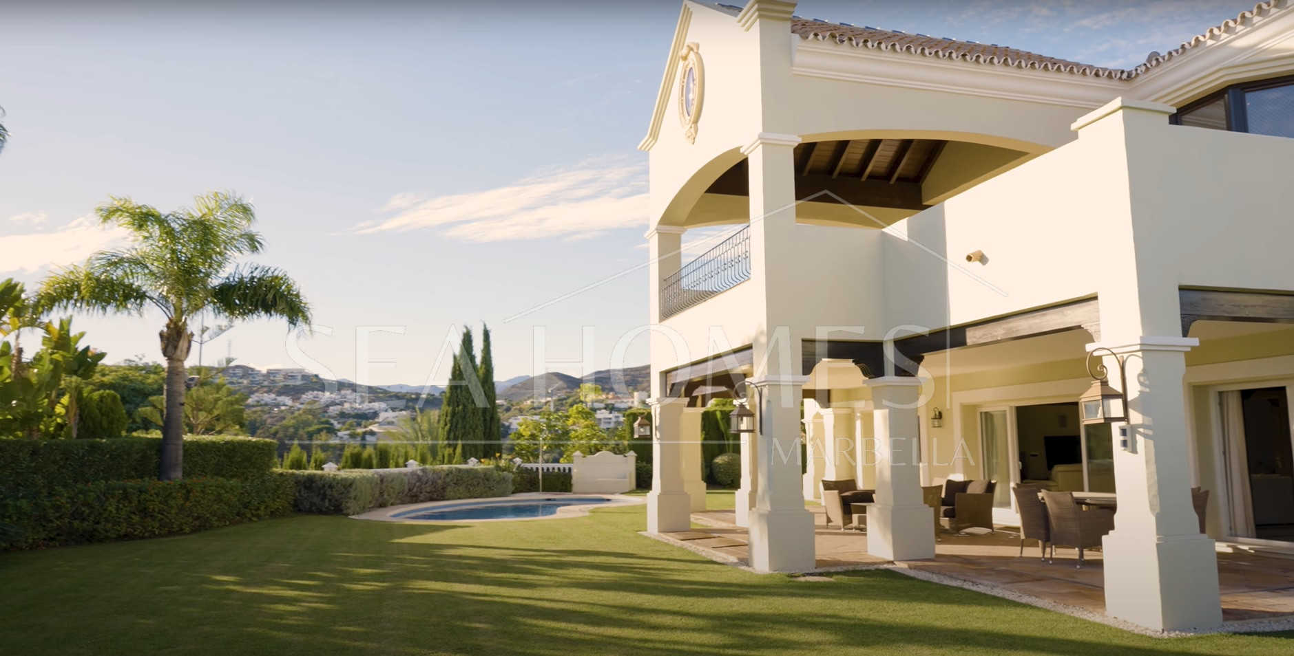 Villa Haveli - Traditional Villa with Sea Views in Fantastic Location