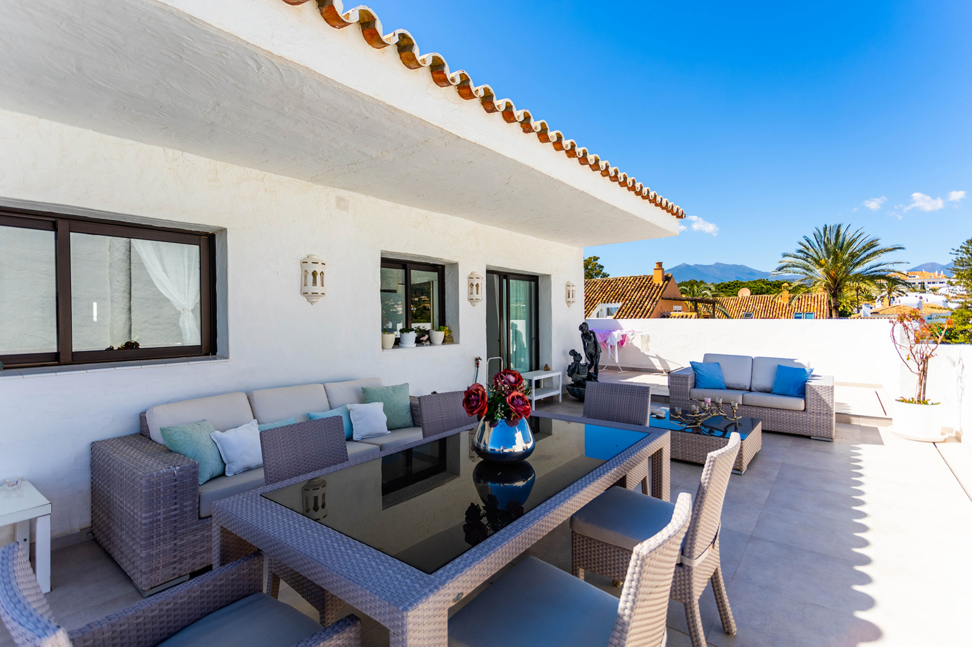 Ático con vistas panorámicas al mar y a la montaña, Coto Real, Milla de Oro de Marbella