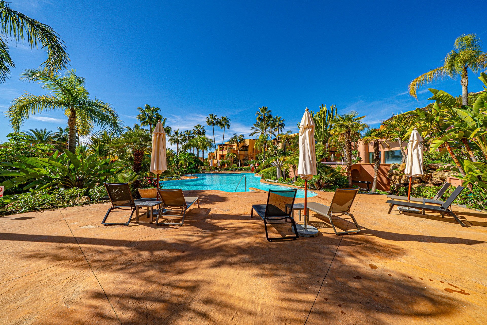 Luxury furnished apartment in Mansion club for rent