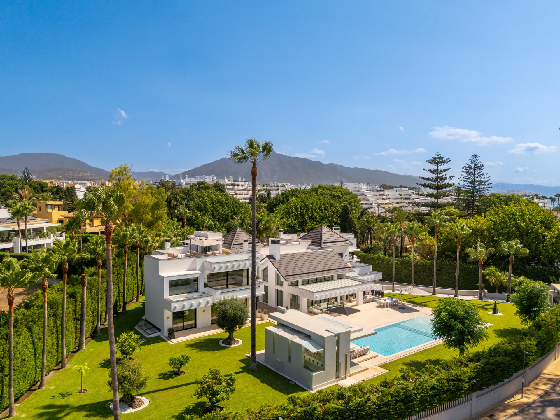Image 1: Detached Villa For sale, San Pedro de Alcántara, €8,750,000 [HFMs725604]