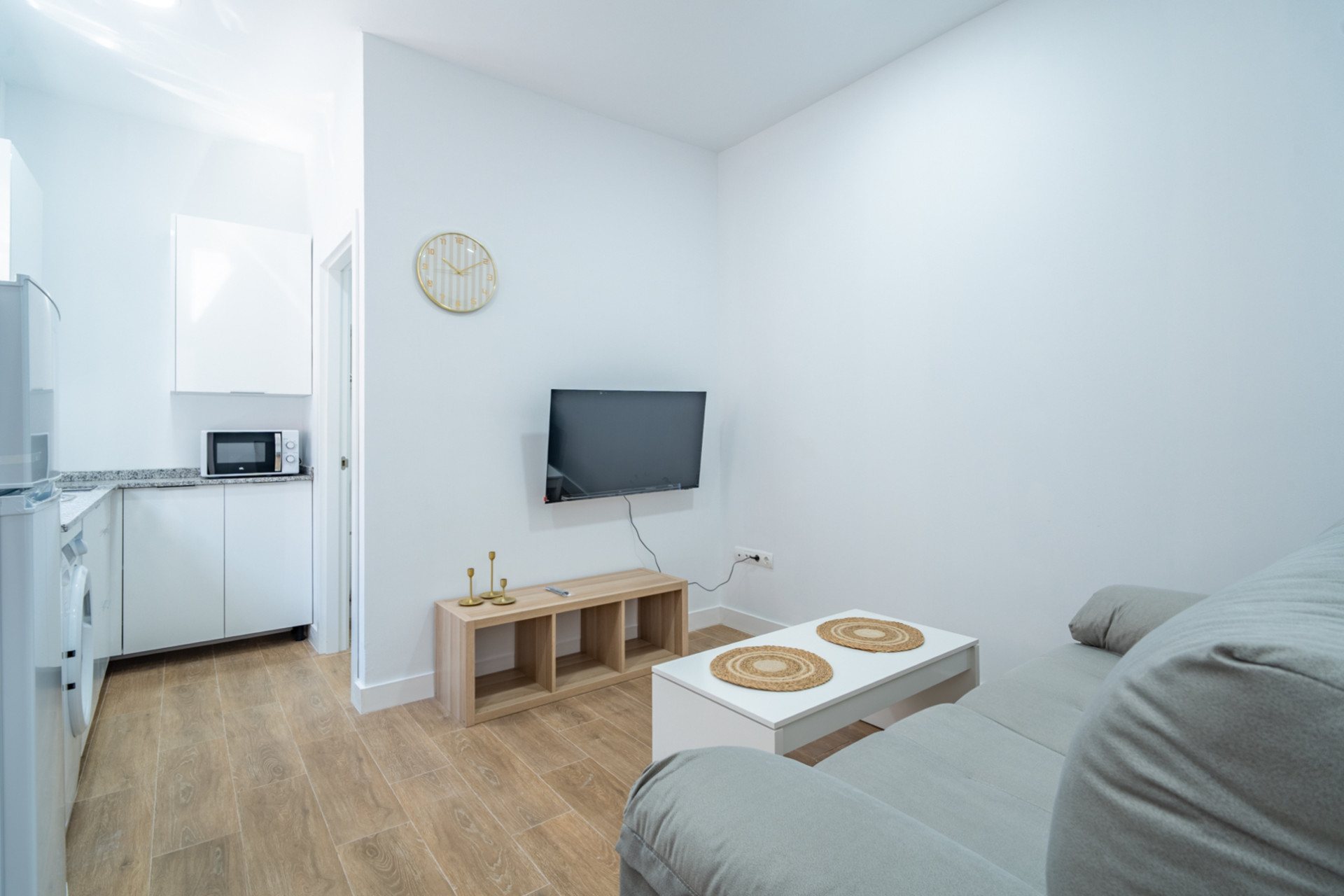 El Palo - New apartment in a house with charm and design We present this cozy apartment completely new, located in an authentic house in El Palo, one of the most soulful neighborhoods in Malaga, where life is enjoyed just steps from the sea.