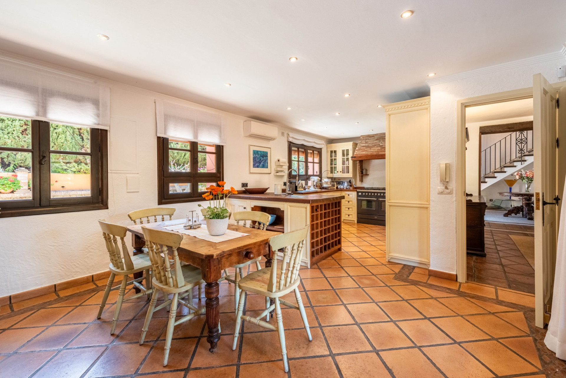 Elegant Andalusian Home with Golf Views in El Paraíso — photo 10