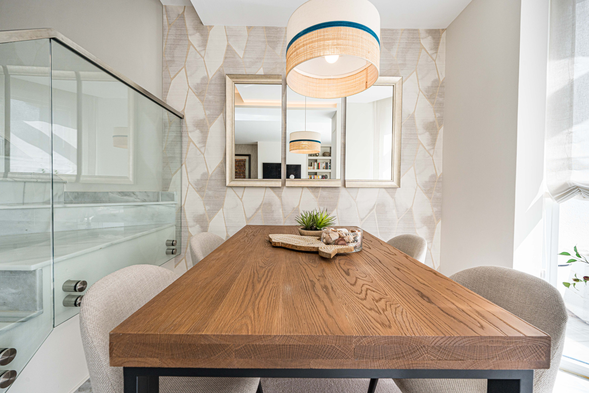 Elegant Beachside Penthouse, Fully Renovated, in the Heart of Marbella second line beach — photo 12