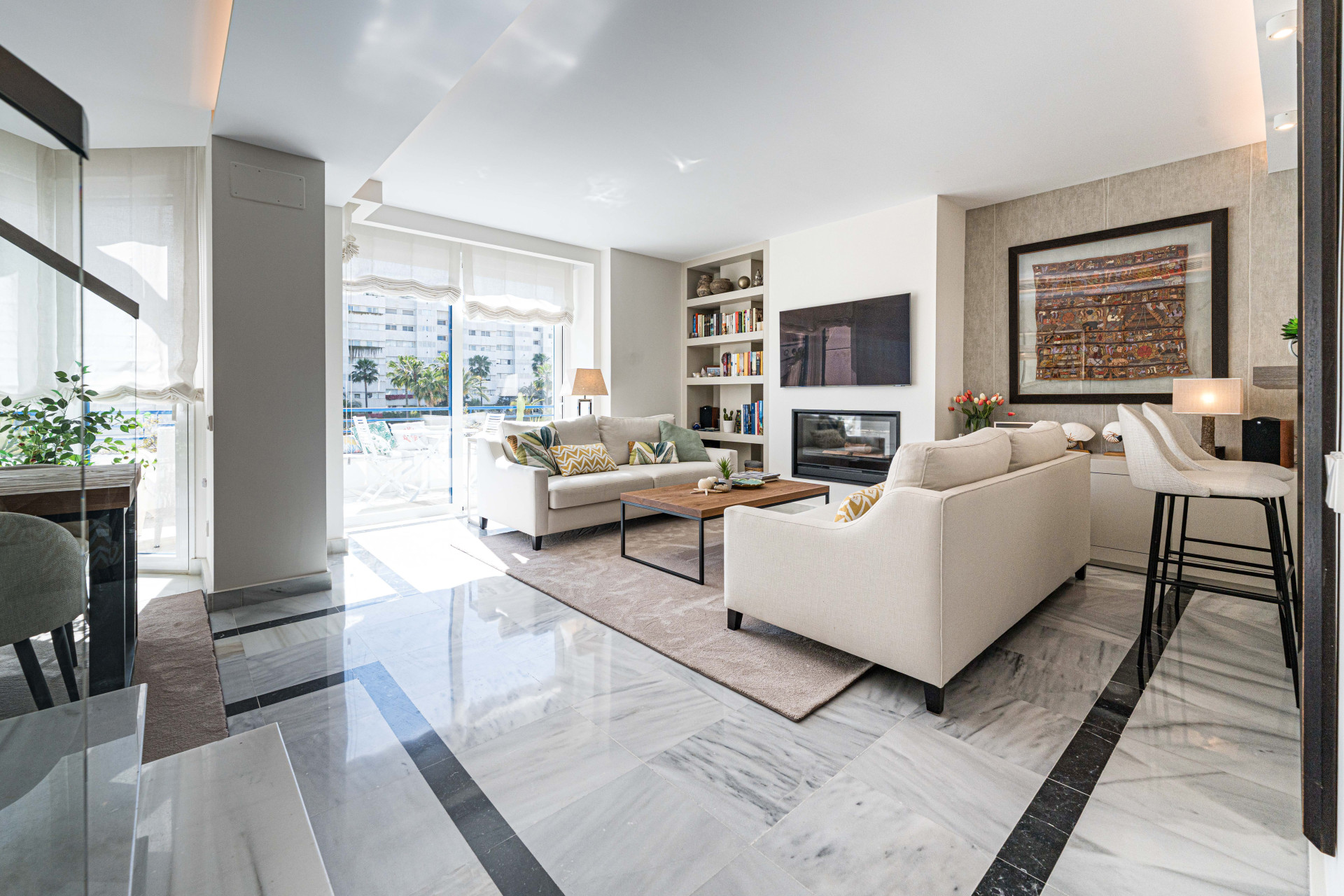 Elegant Beachside Penthouse, Fully Renovated, in the Heart of Marbella second line beach — photo 2