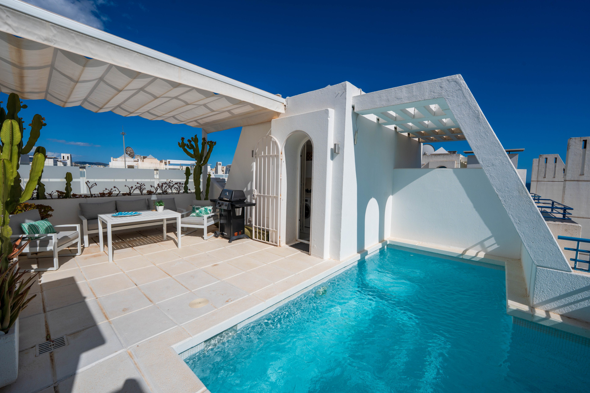 Elegant Beachside Penthouse, Fully Renovated, in the Heart of Marbella second line beach