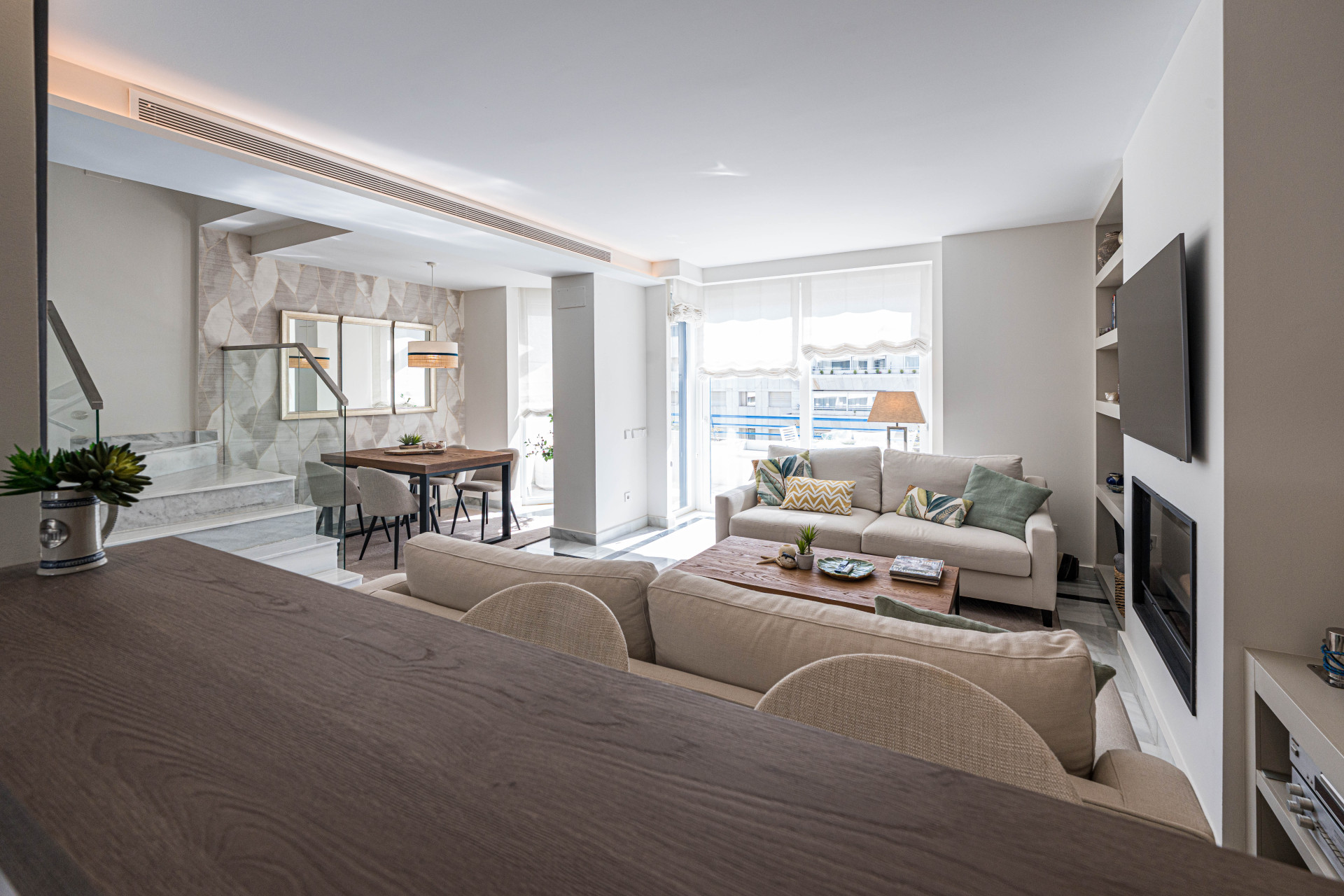 Elegant Beachside Penthouse, Fully Renovated, in the Heart of Marbella second line beach — photo 8