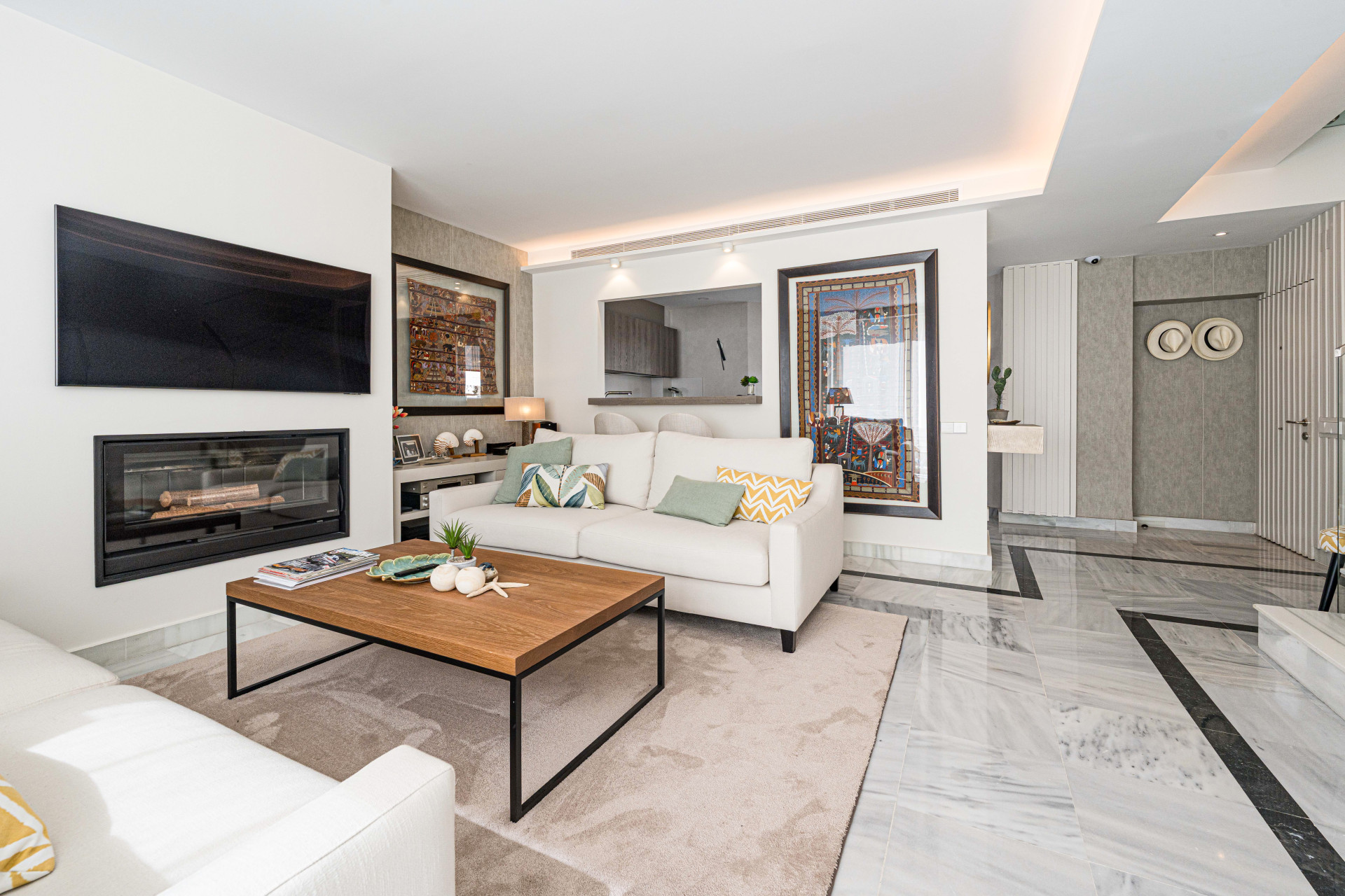 Elegant Beachside Penthouse, Fully Renovated, in the Heart of Marbella second line beach — photo 5