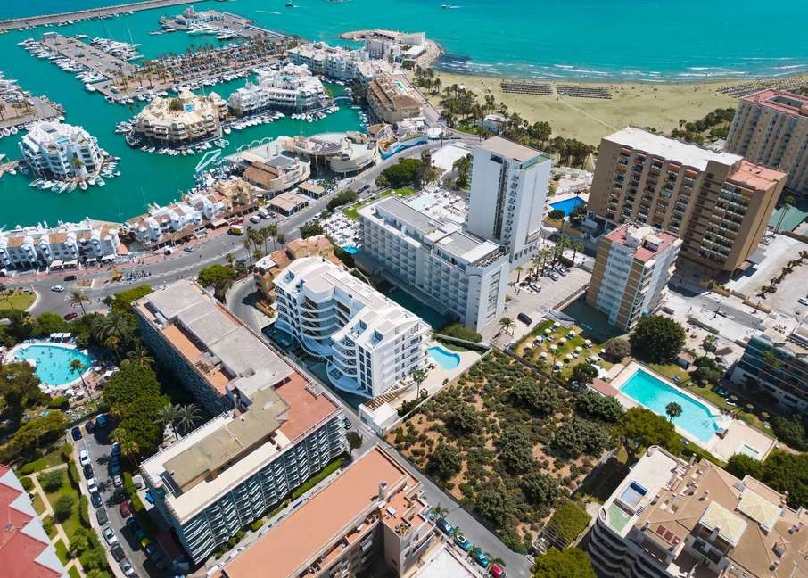 Image 3: Apartamento For sale, Benalmadena, €1,400,000 [HFMn693850]