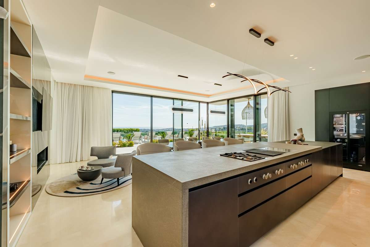 Image 1: Villa - Chalet For sale, Benahavís, €18,650,000 [HFMn695678]