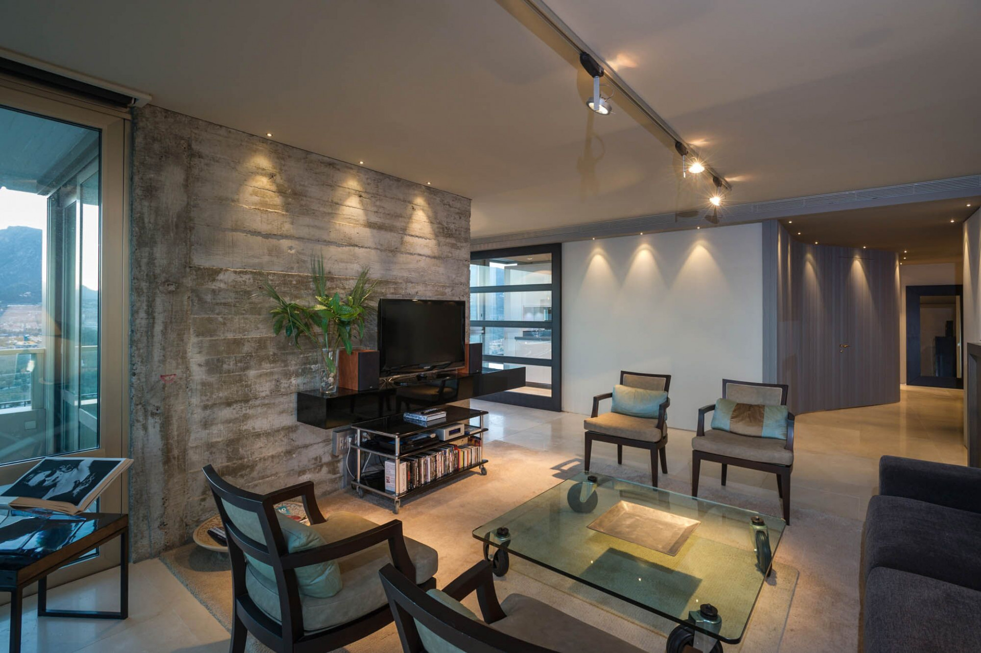 Unique 200 m² flat with panoramic views of the sea and golf course