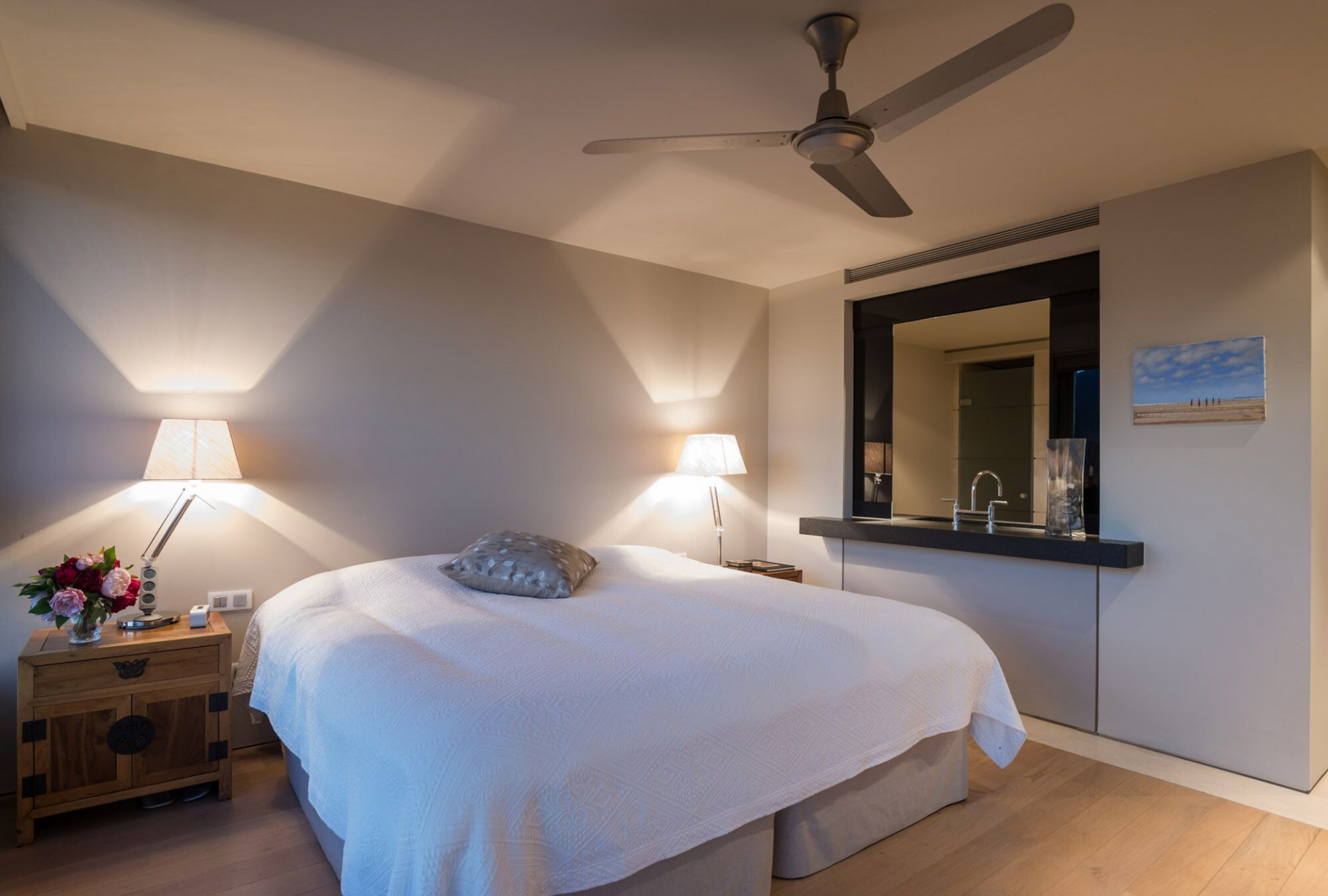 Unique 200 m² flat with panoramic views of the sea and golf course