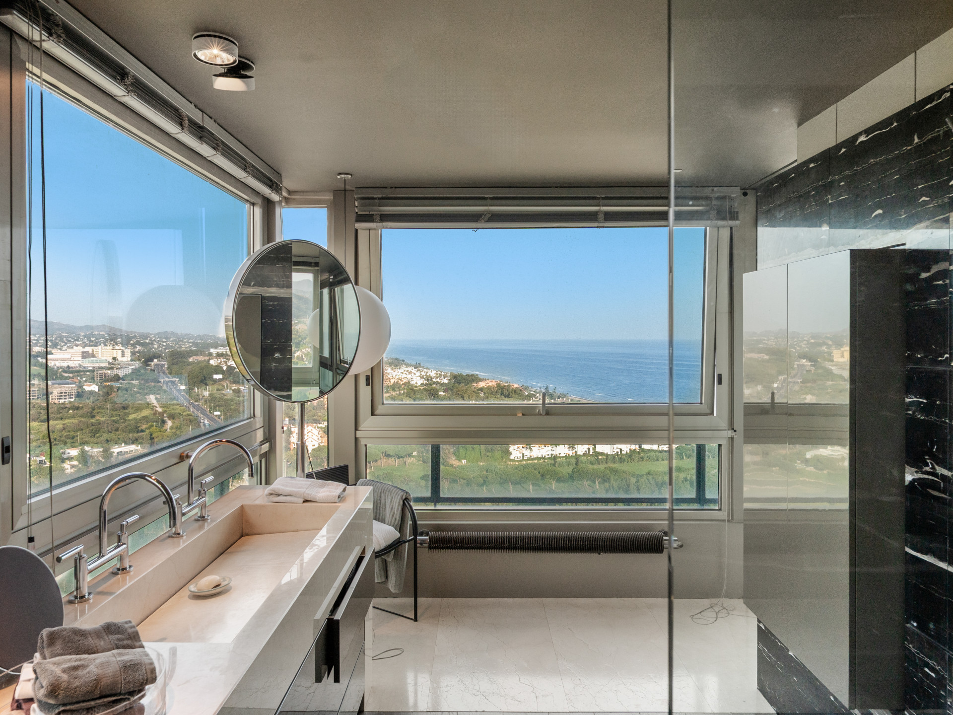 Splendid contemporary penthouse with stunning sea views