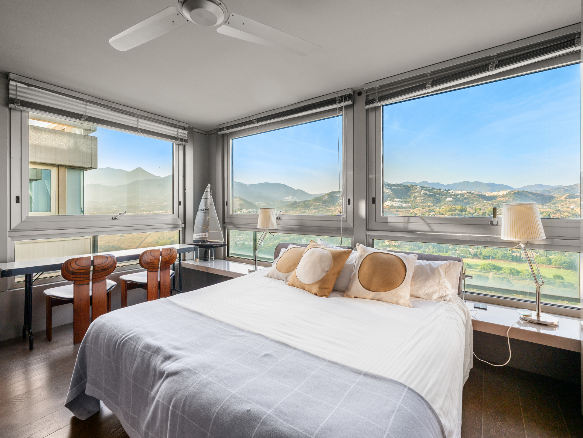 Splendid contemporary penthouse with stunning sea views