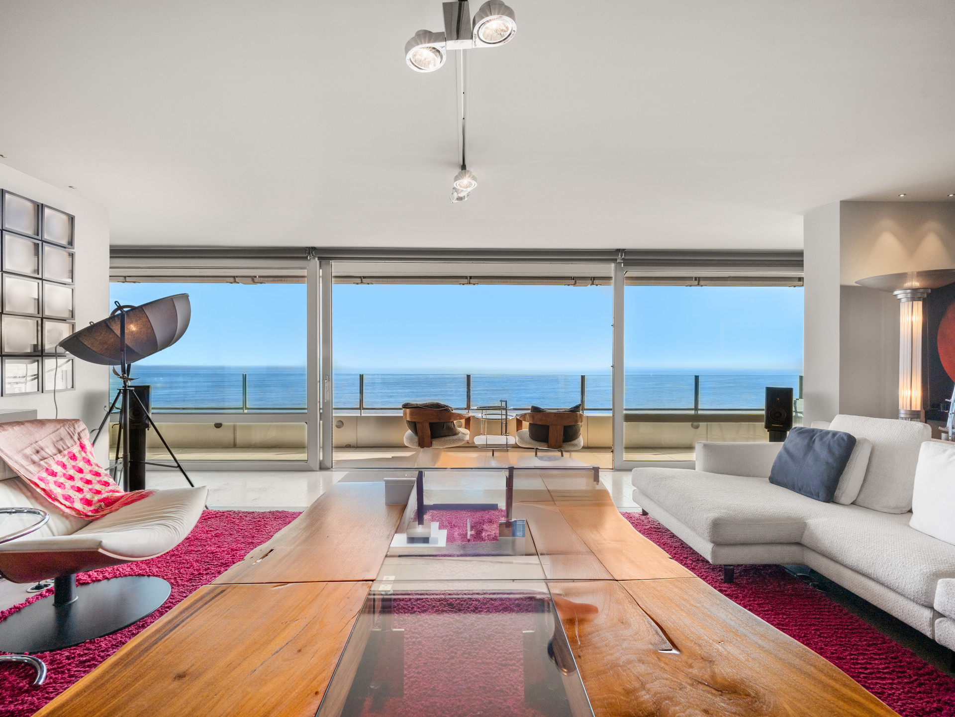 Splendid contemporary penthouse with stunning sea views