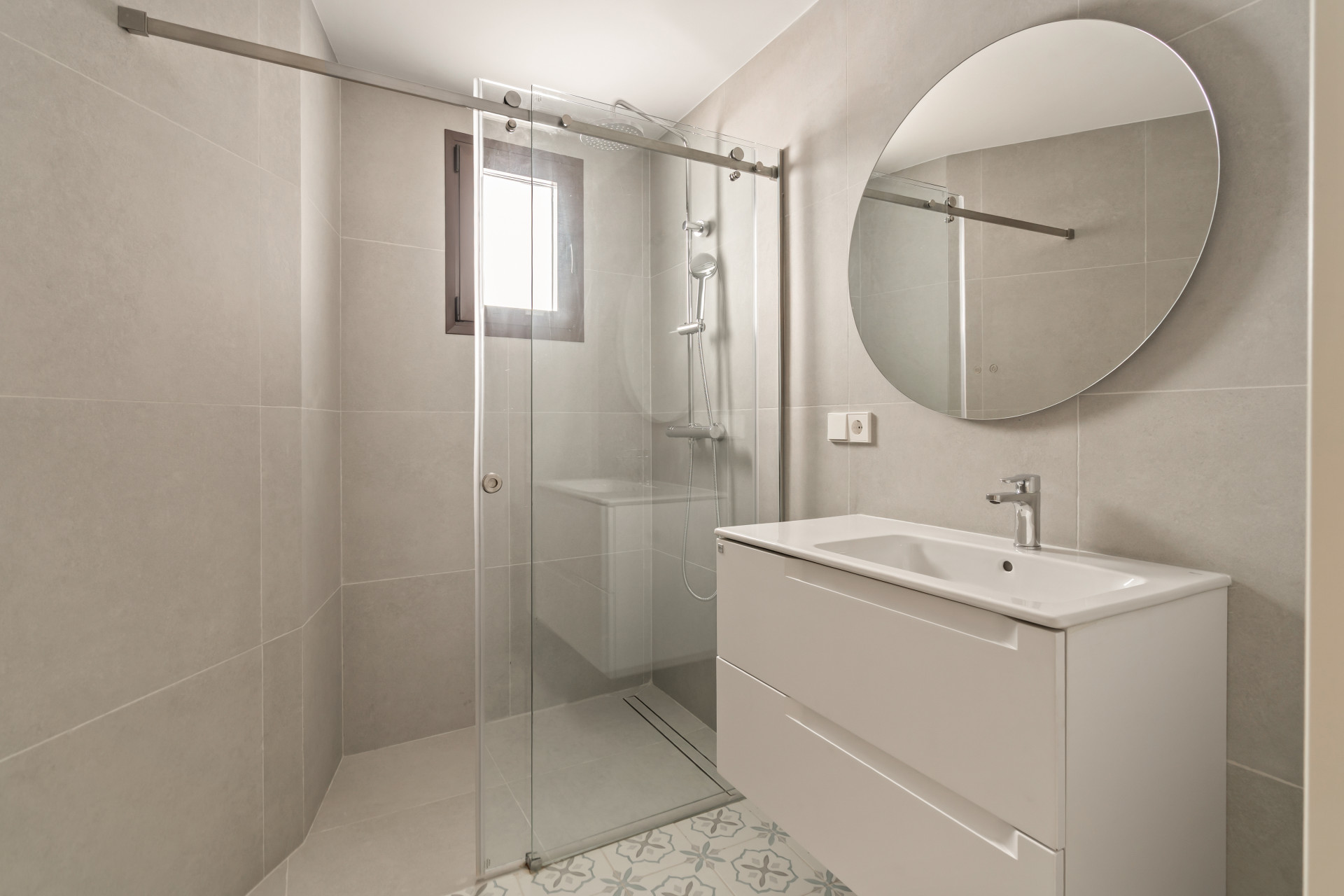 Beautifully Renovated 3-Bedroom Townhouse with Private Rooftop Solarium – Estepona Old Town, Just 80 Metres from the Beach — photo 10