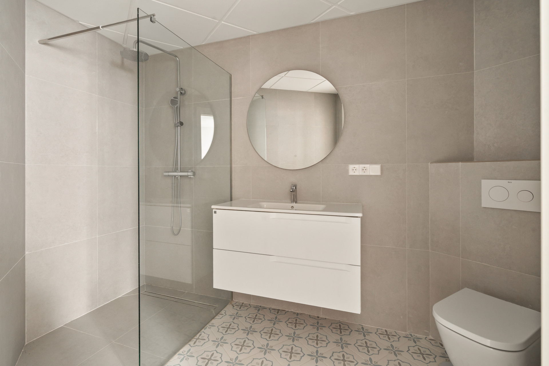 Beautifully Renovated 3-Bedroom Townhouse with Private Rooftop Solarium – Estepona Old Town, Just 80 Metres from the Beach — photo 9