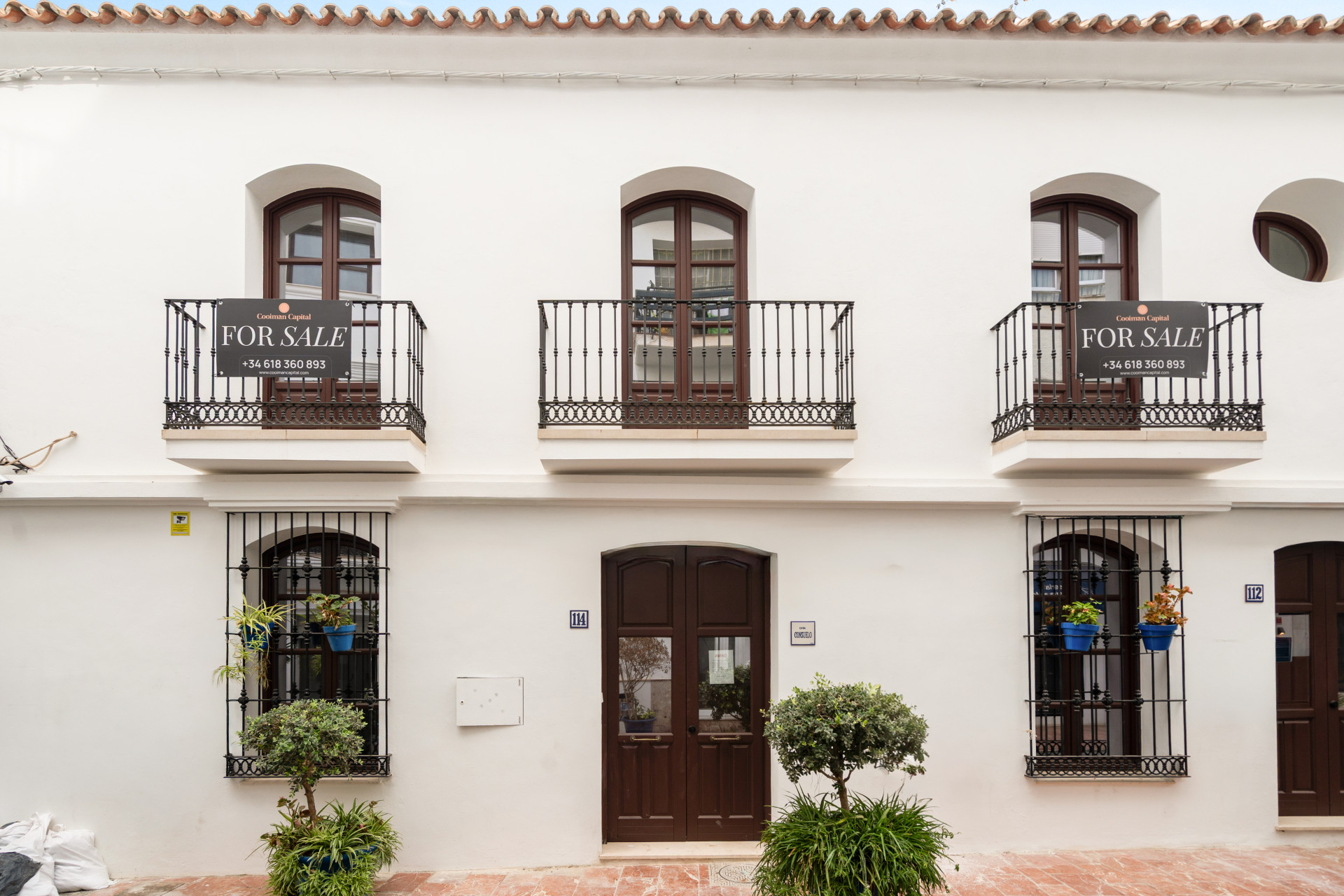 Beautifully Renovated 3-Bedroom Townhouse with Private Rooftop Solarium – Estepona Old Town, Just 80 Metres from the Beach