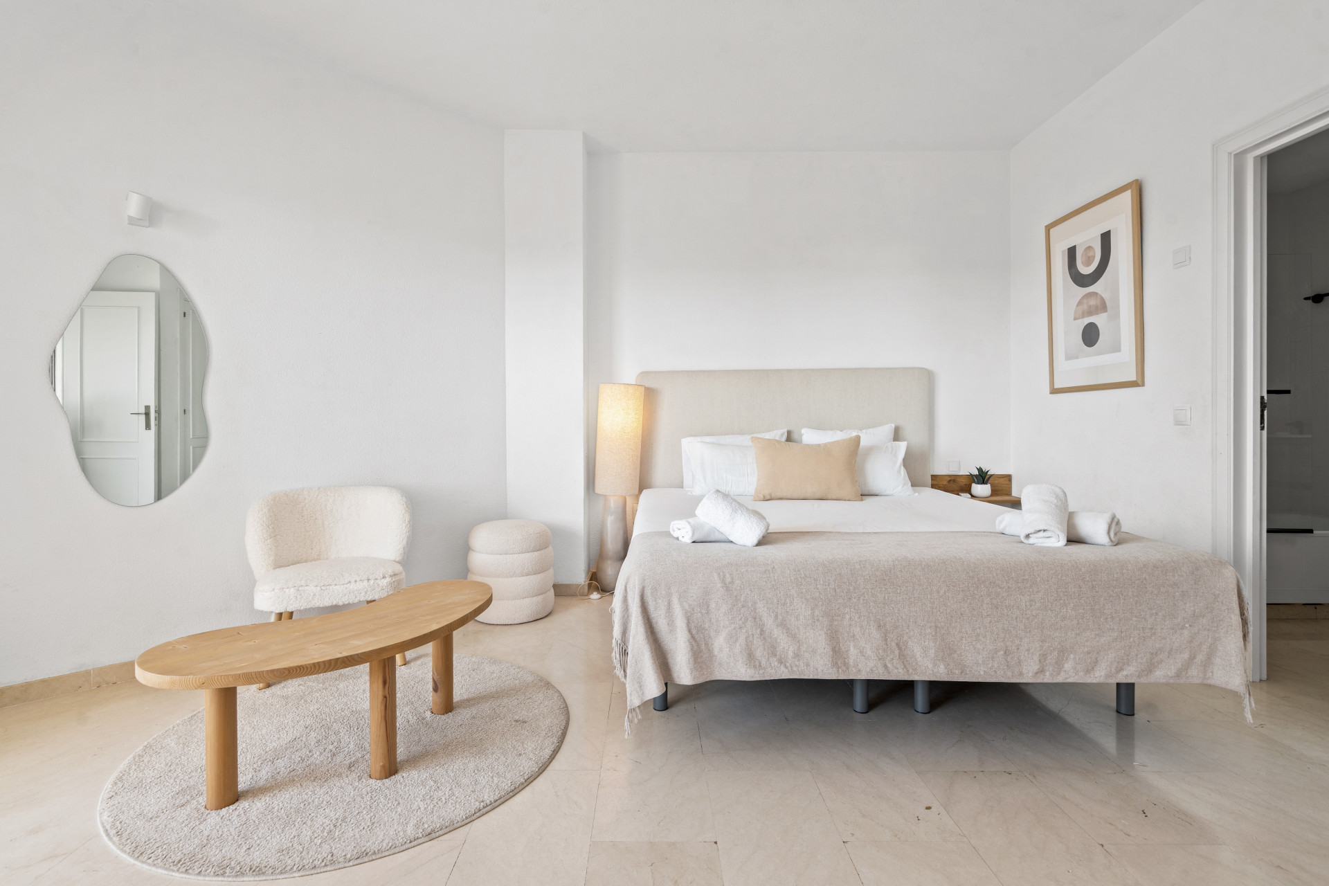Furnished 1-bedroom apartment with 21 m² terrace and tourist licence, 1 km from the beach | Las Lomas, Estepona — photo 7