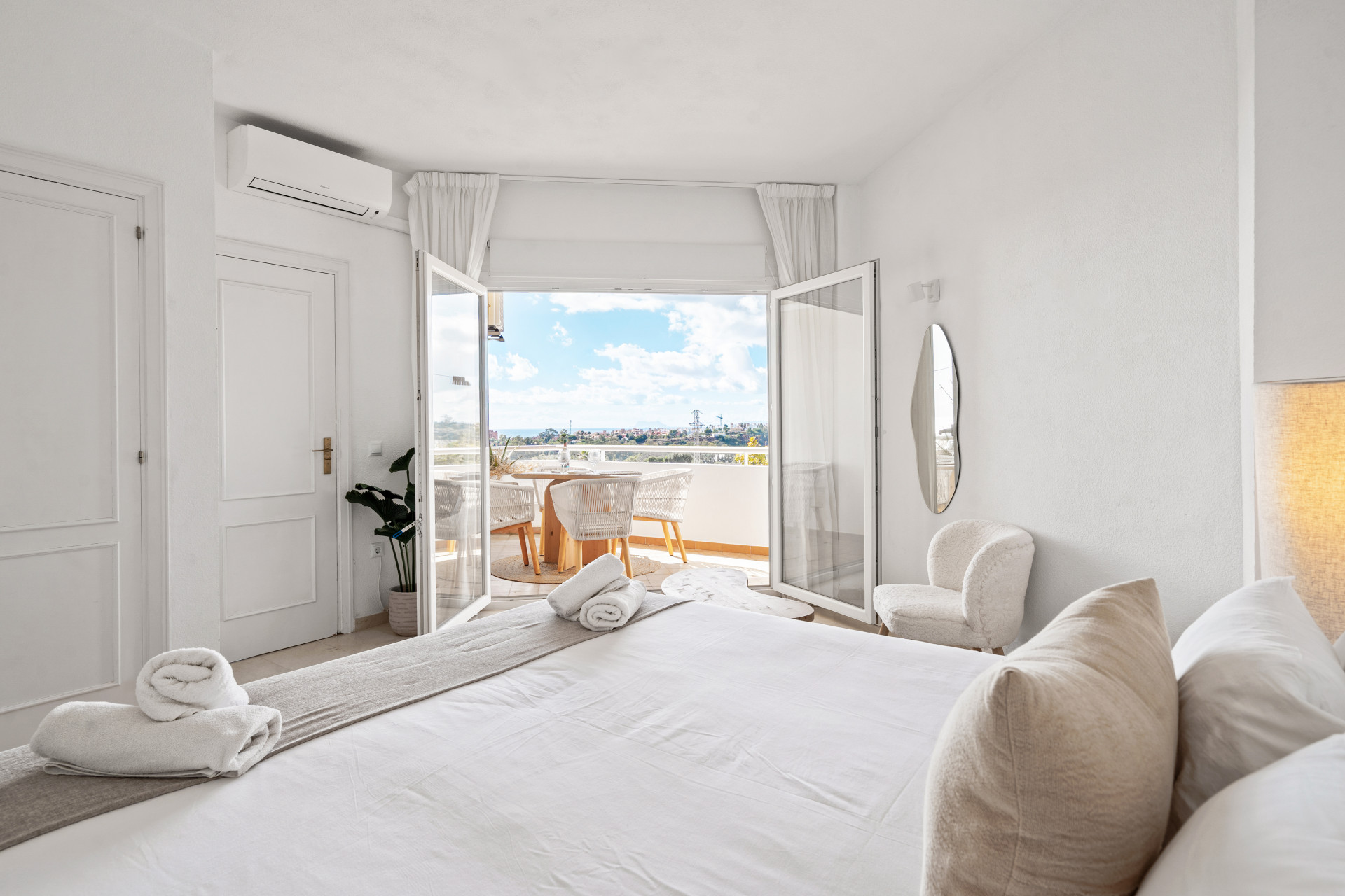 Furnished 1-bedroom apartment with 21 m² terrace and tourist licence, 1 km from the beach | Las Lomas, Estepona — photo 8