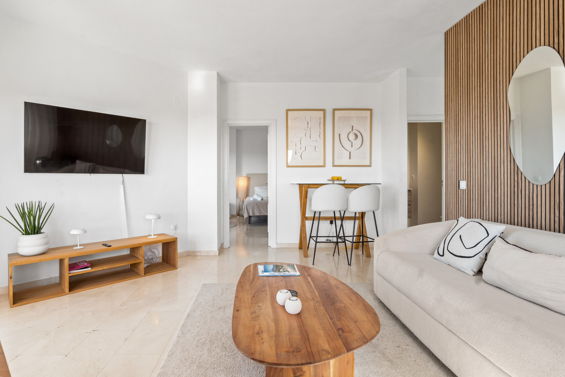 Furnished 1-bedroom apartment with 21 m² terrace and tourist licence, 1 km from the beach | Las Lomas, Estepona