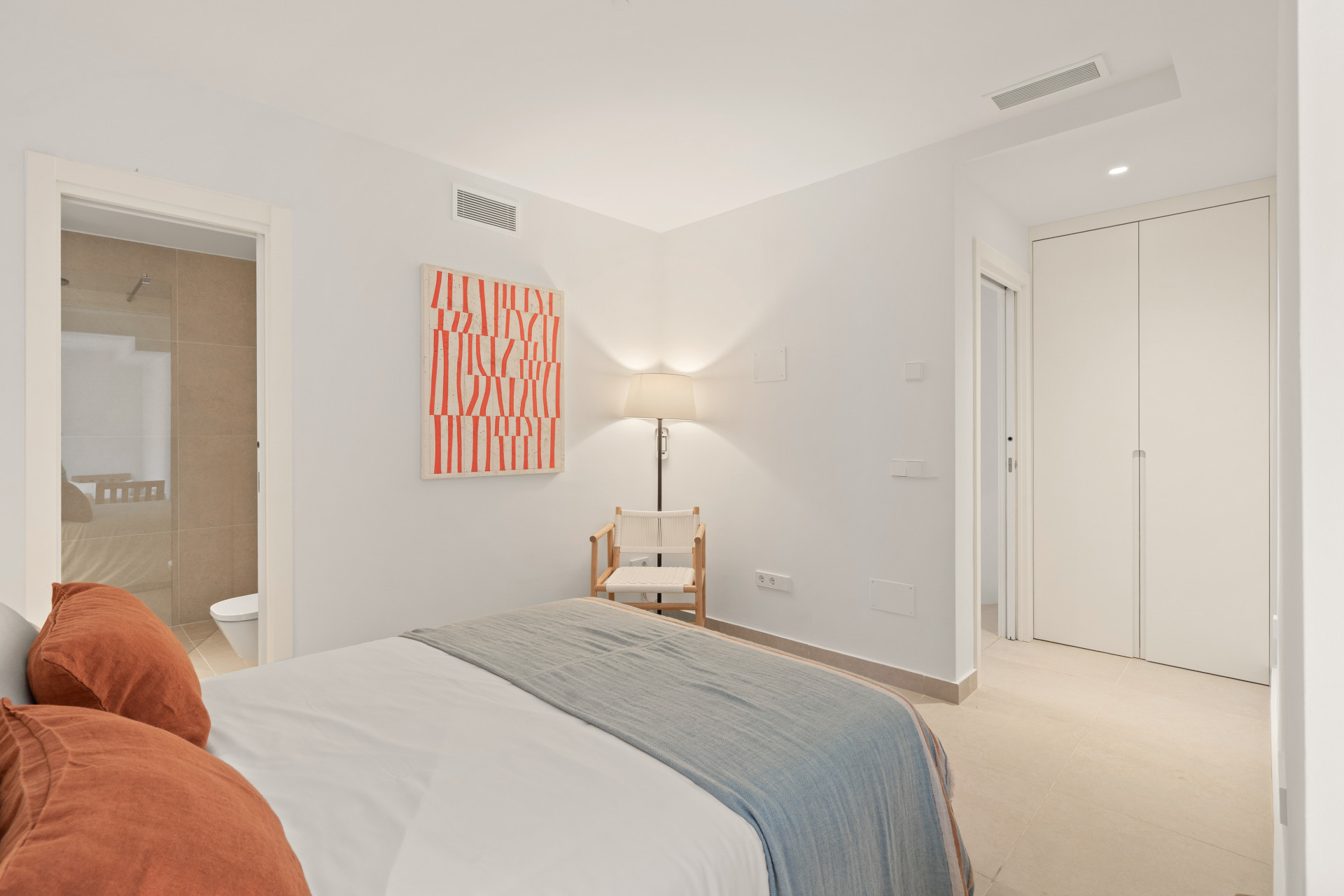 Beautifully Renovated 3-Bedroom Townhouse with Private Rooftop Solarium – Estepona Old Town, Just 80 Metres from the Beach — photo 10