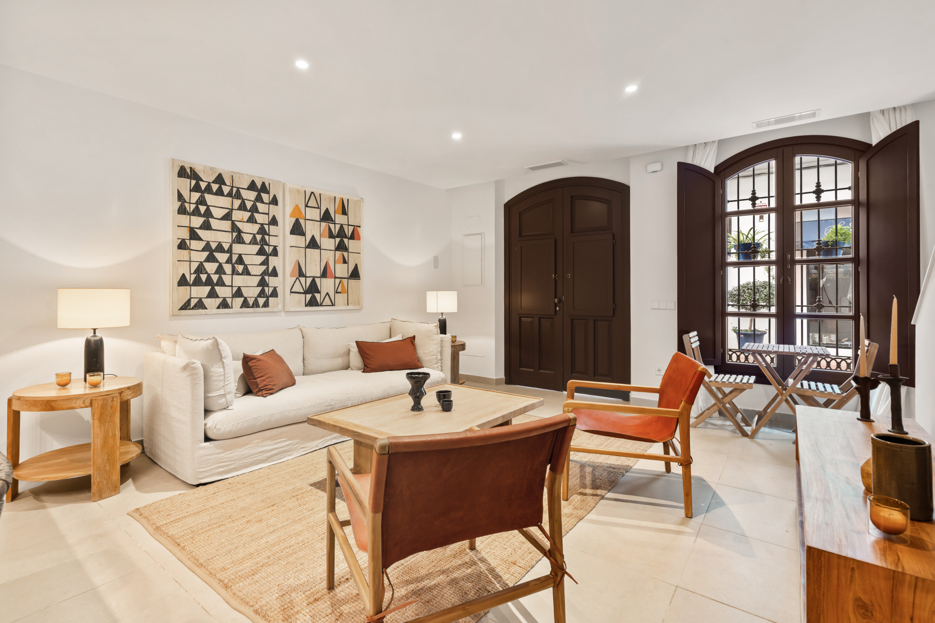 Beautifully Renovated 3-Bedroom Townhouse with Private Rooftop Solarium – Estepona Old Town, Just 80 Metres from the Beach — photo 6
