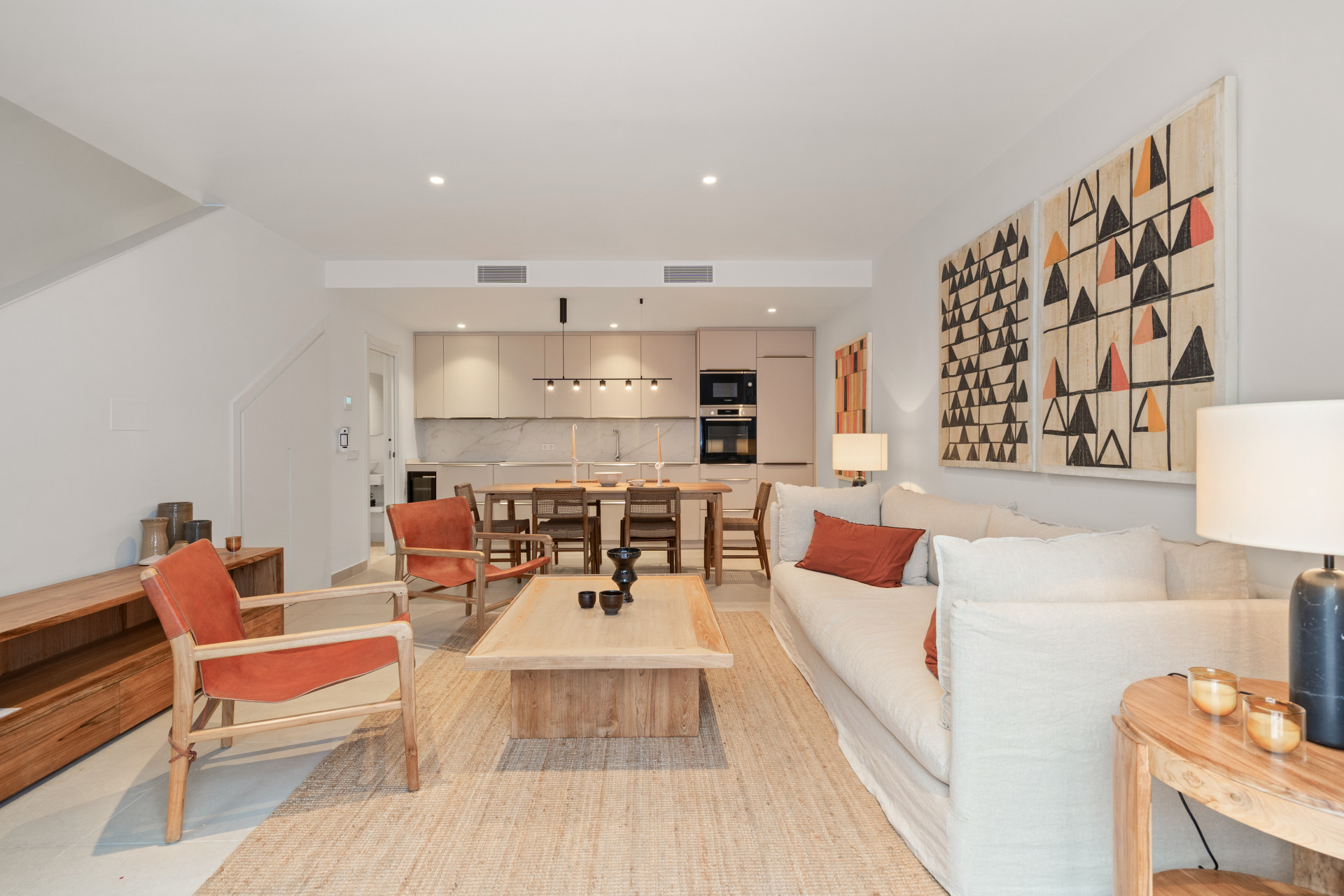 Beautifully Renovated 3-Bedroom Townhouse with Private Rooftop Solarium – Estepona Old Town, Just 80 Metres from the Beach — photo 3