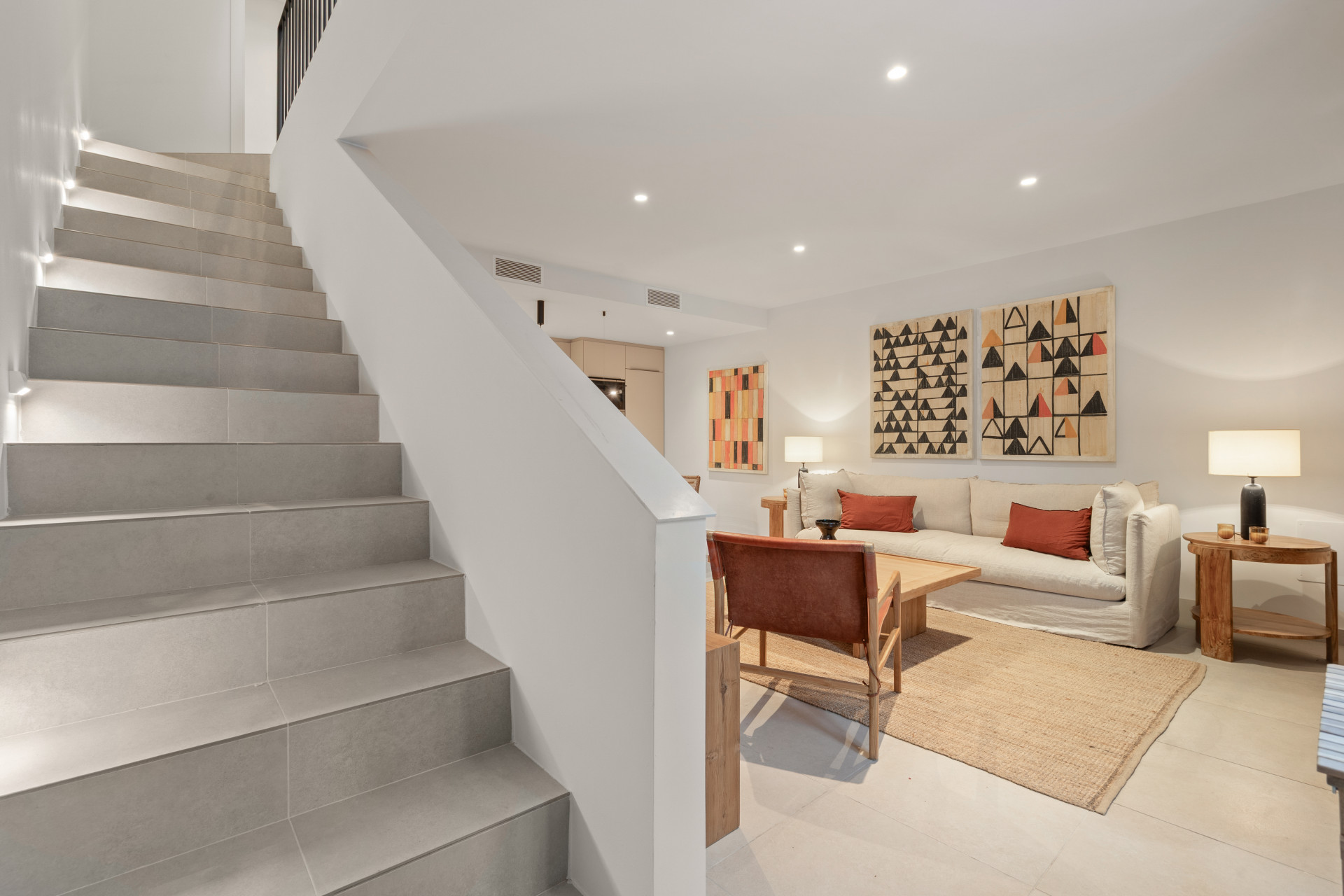 Beautifully Renovated 3-Bedroom Townhouse with Private Rooftop Solarium – Estepona Old Town, Just 80 Metres from the Beach — photo 7