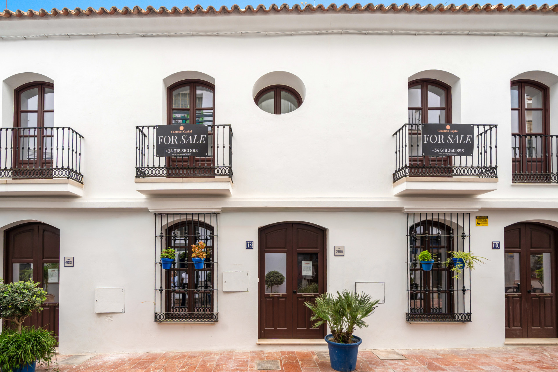 Beautifully Renovated 3-Bedroom Townhouse with Private Rooftop Solarium – Estepona Old Town, Just 80 Metres from the Beach