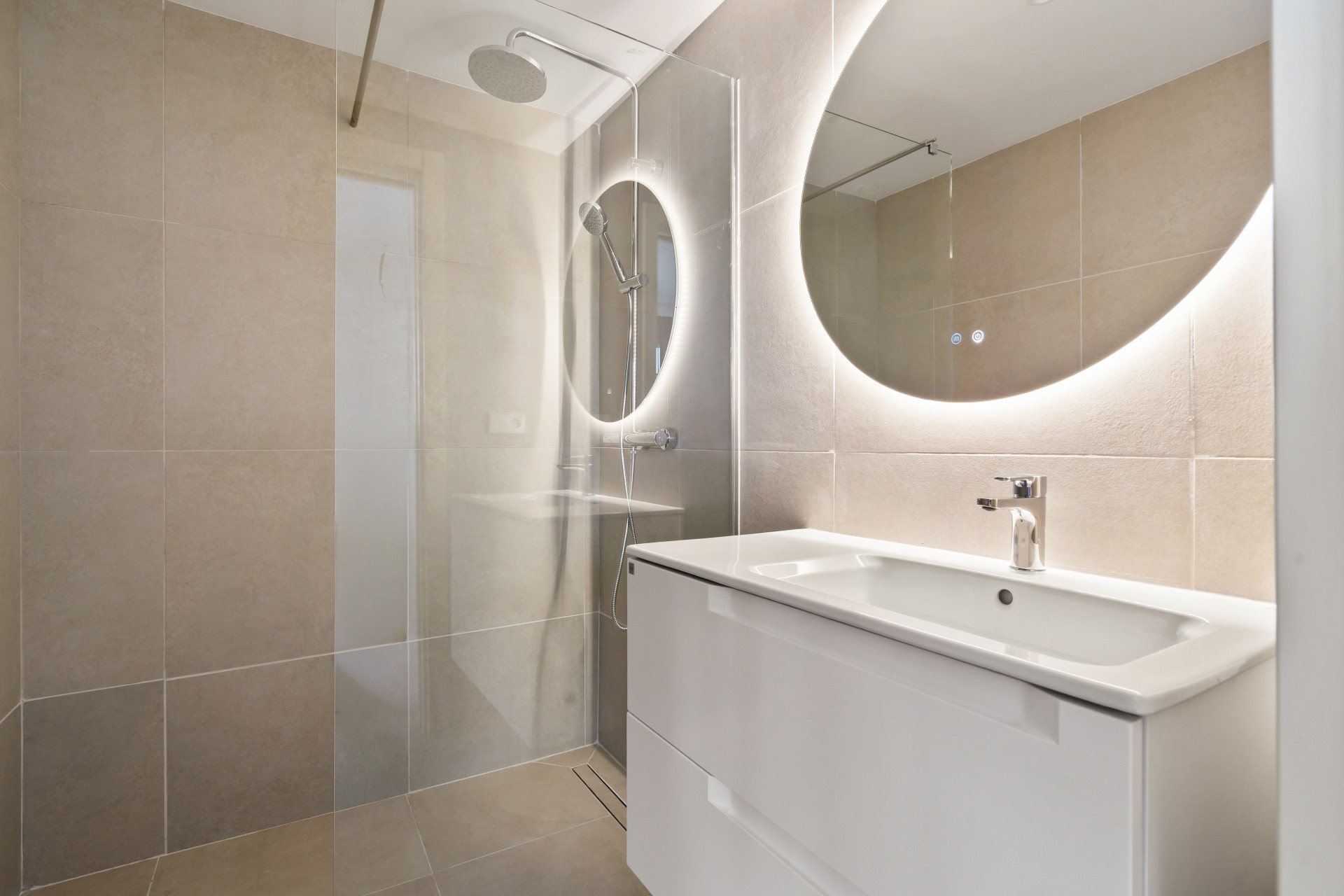 Beautifully Renovated 3-Bedroom Townhouse with Private Rooftop Solarium – Estepona Old Town, Just 80 Metres from the Beach — photo 10