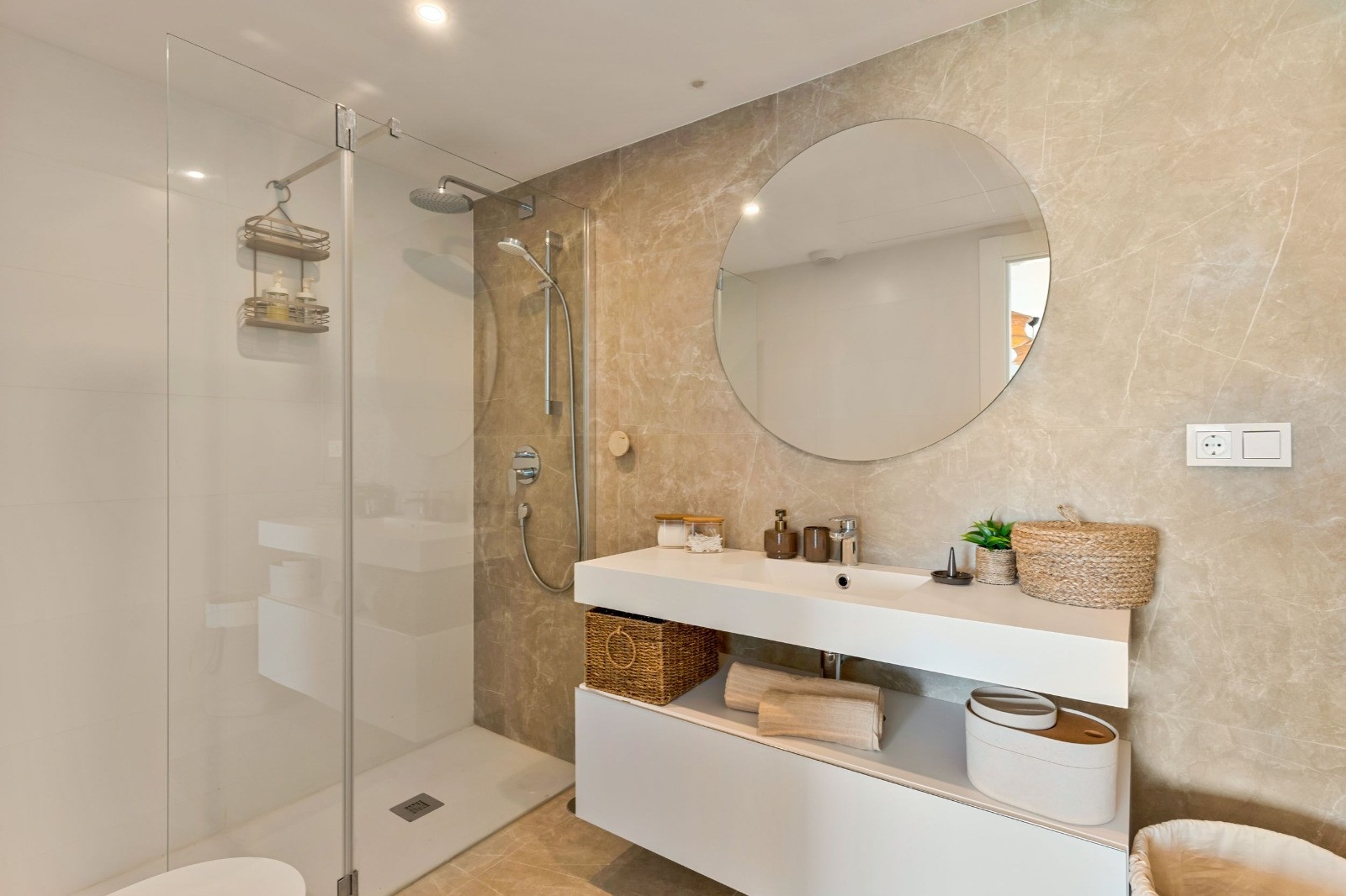 Modern Apartment in ISEA Estepona with Spacious Terrace — photo 7