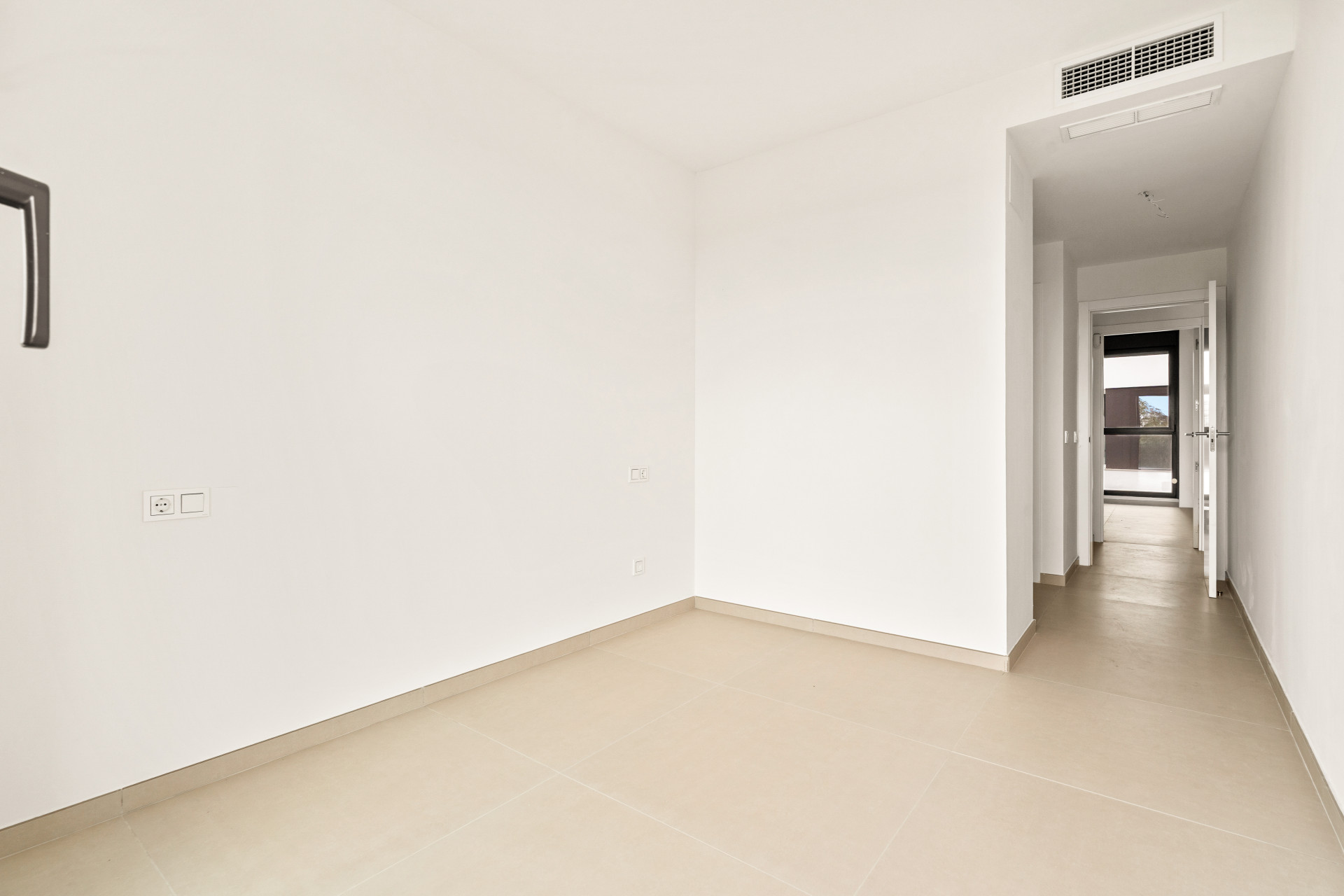 Modern 2-Bedroom Apartment in Symphony Suites – Cancelada, Estepona — photo 11